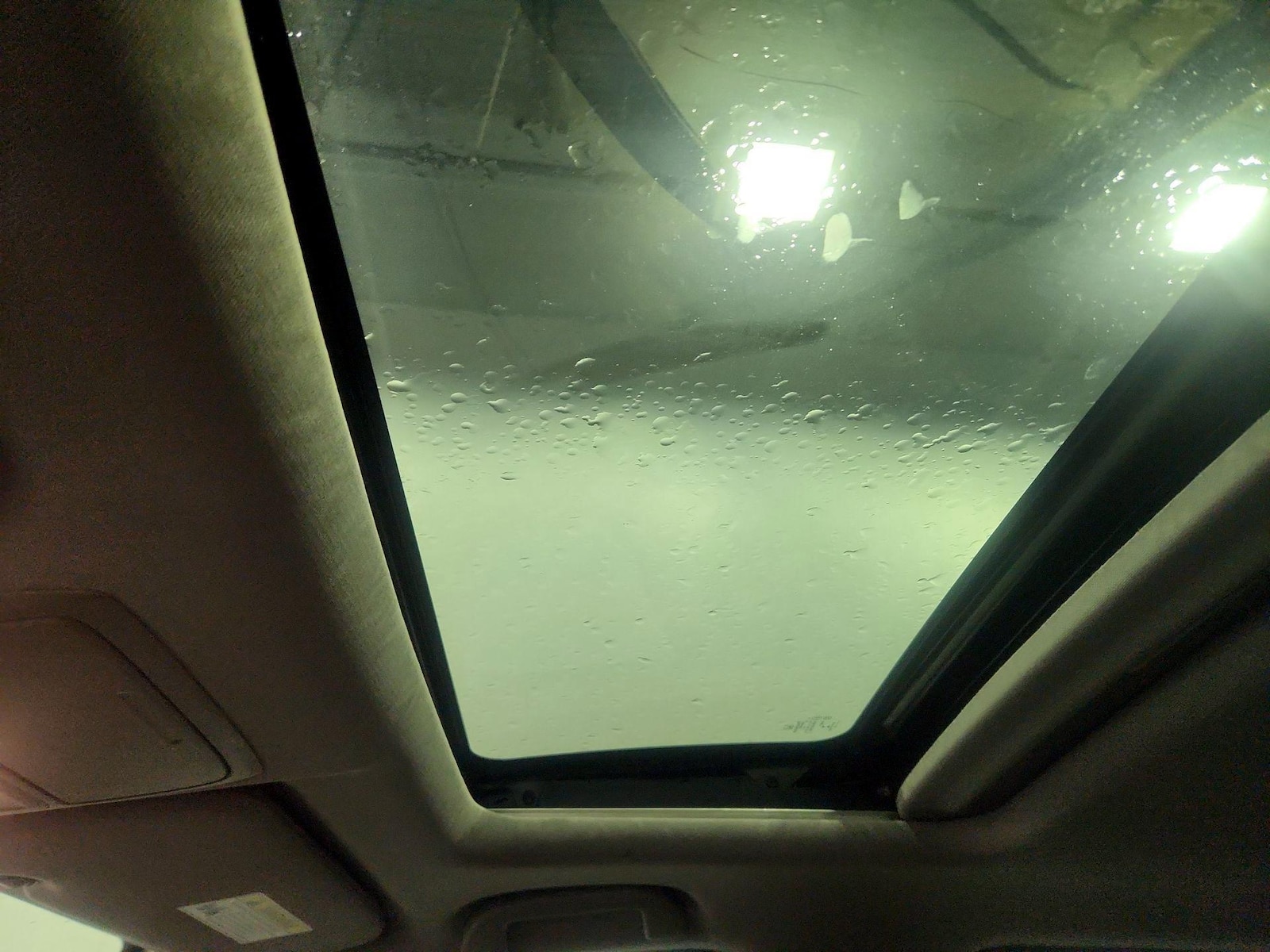 Sunroof(s) & Overhead Airbags