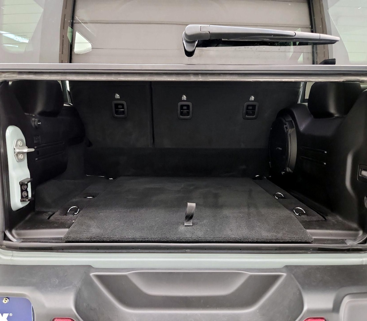 Trunk/Cargo (Seats Up)