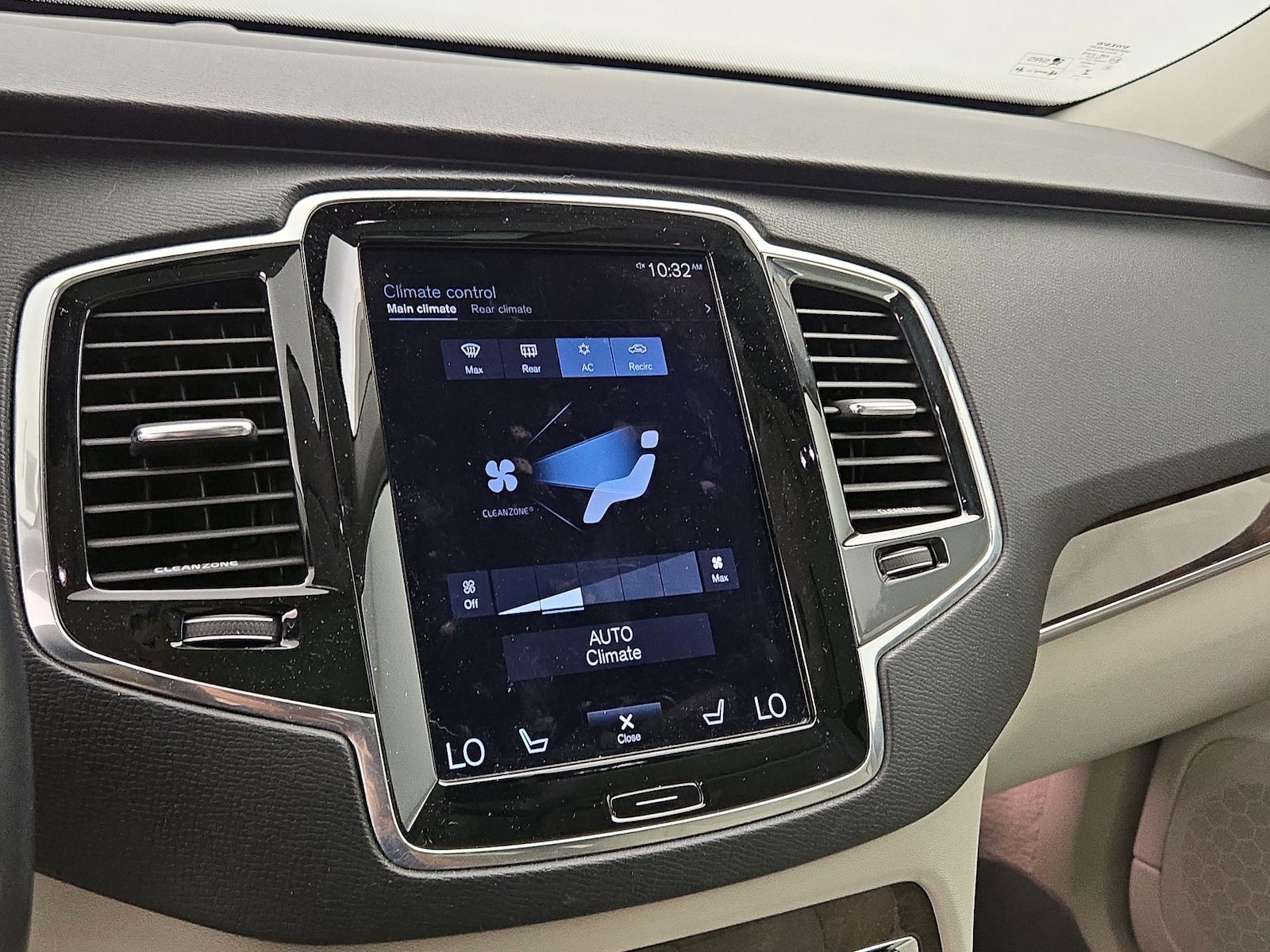 2016 Volvo XC90 Momentum - Photo 18