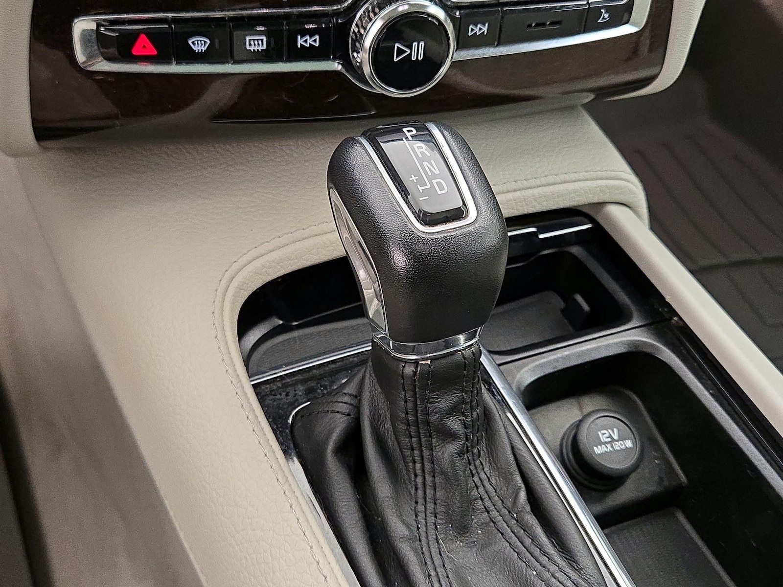 2016 Volvo XC90 Momentum - Photo 19
