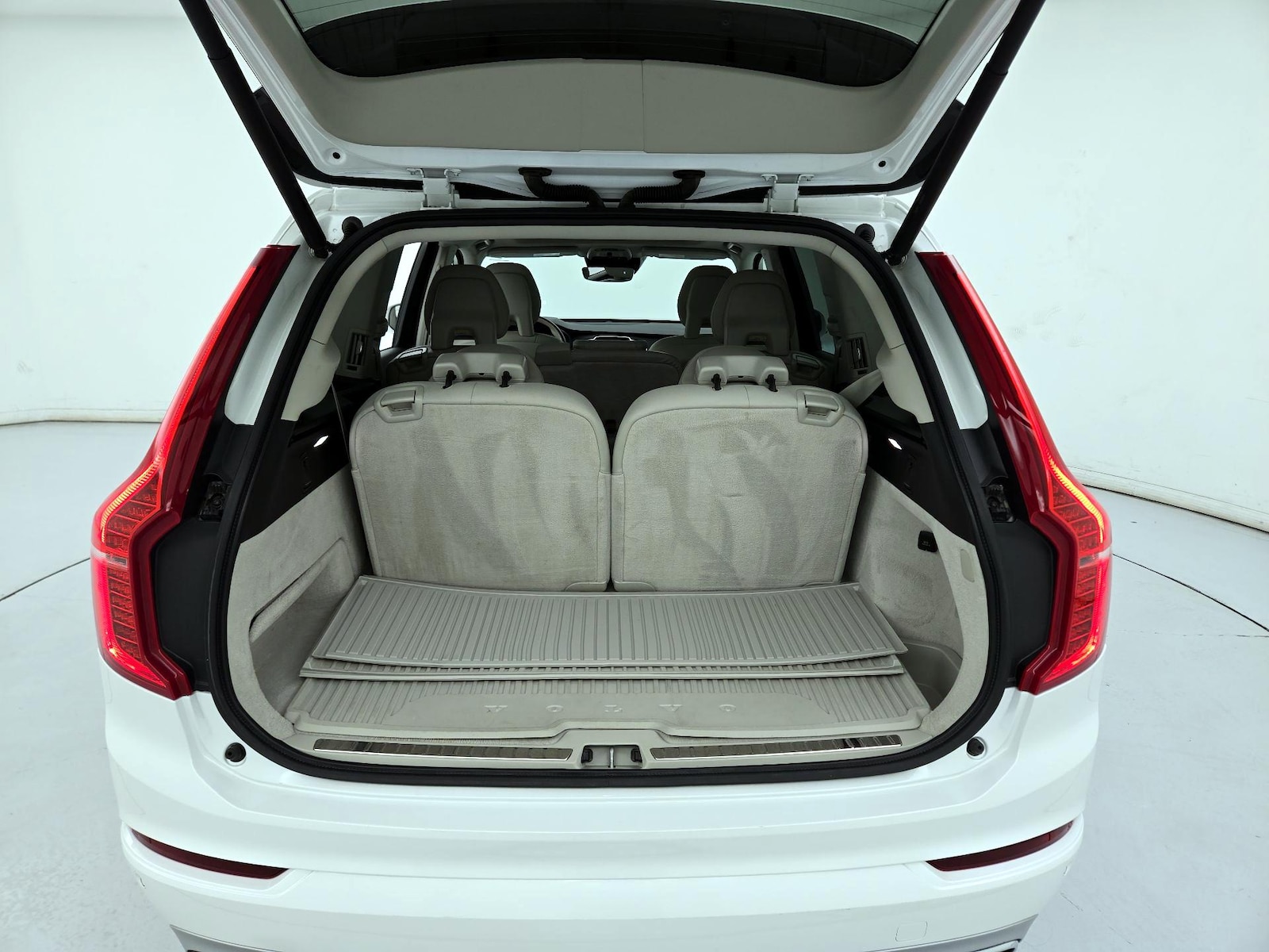 2016 Volvo XC90 Momentum - Photo 24