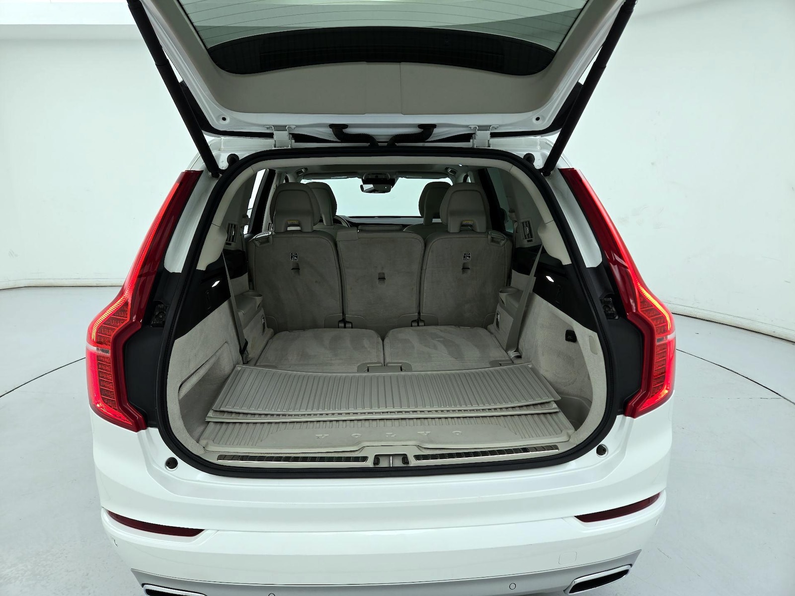 2016 Volvo XC90 Momentum - Photo 25
