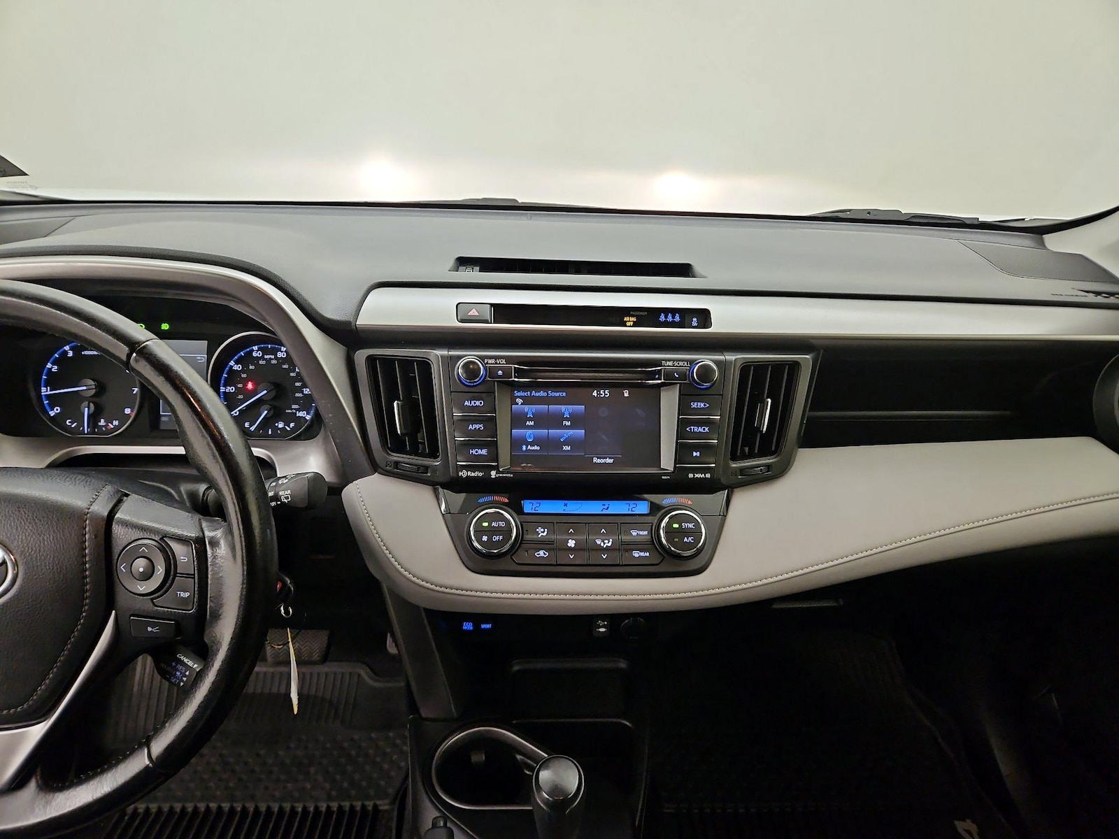 2017 Toyota RAV4 XLE - Photo 10