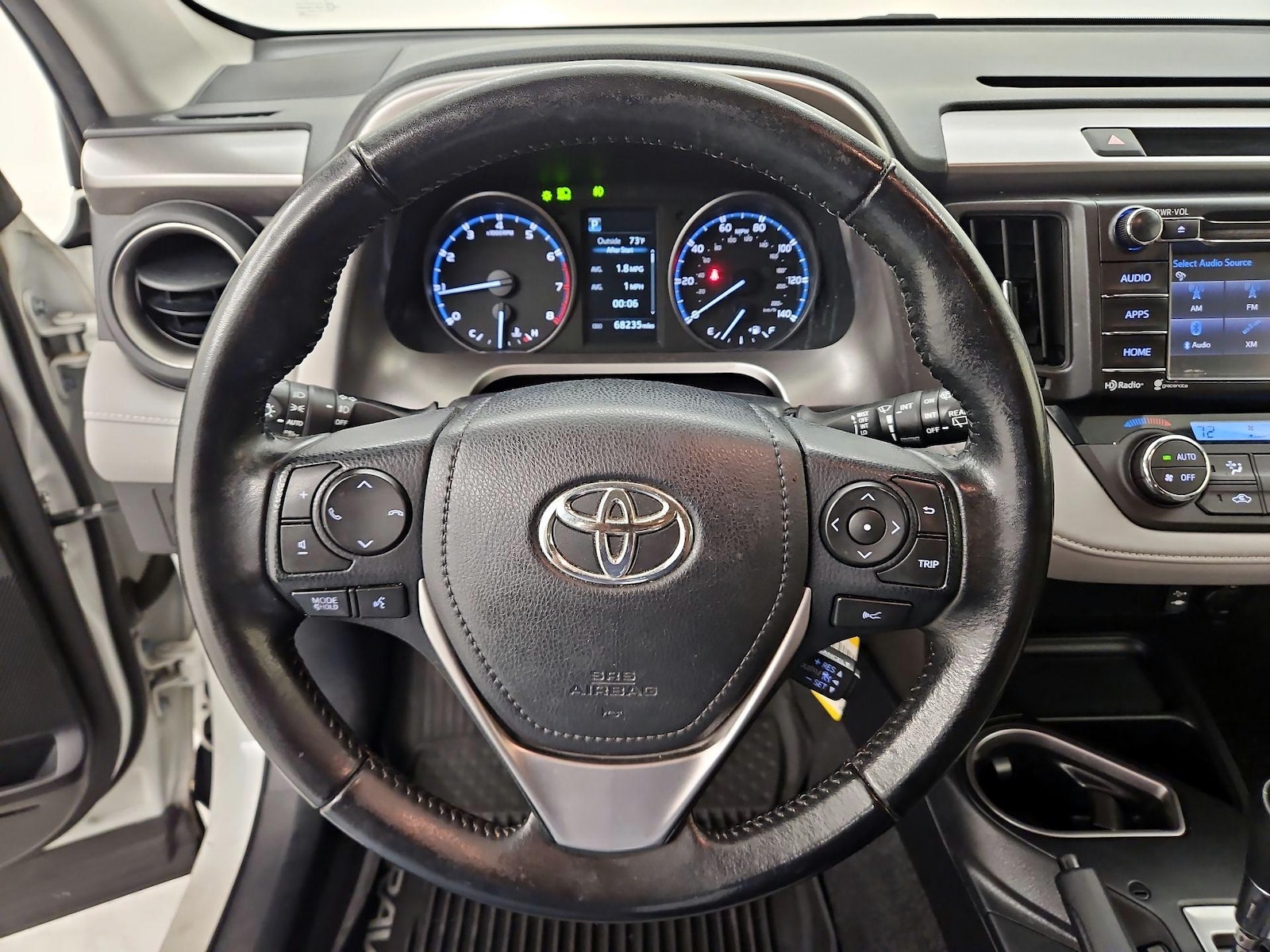 2017 Toyota RAV4 XLE - Photo 11