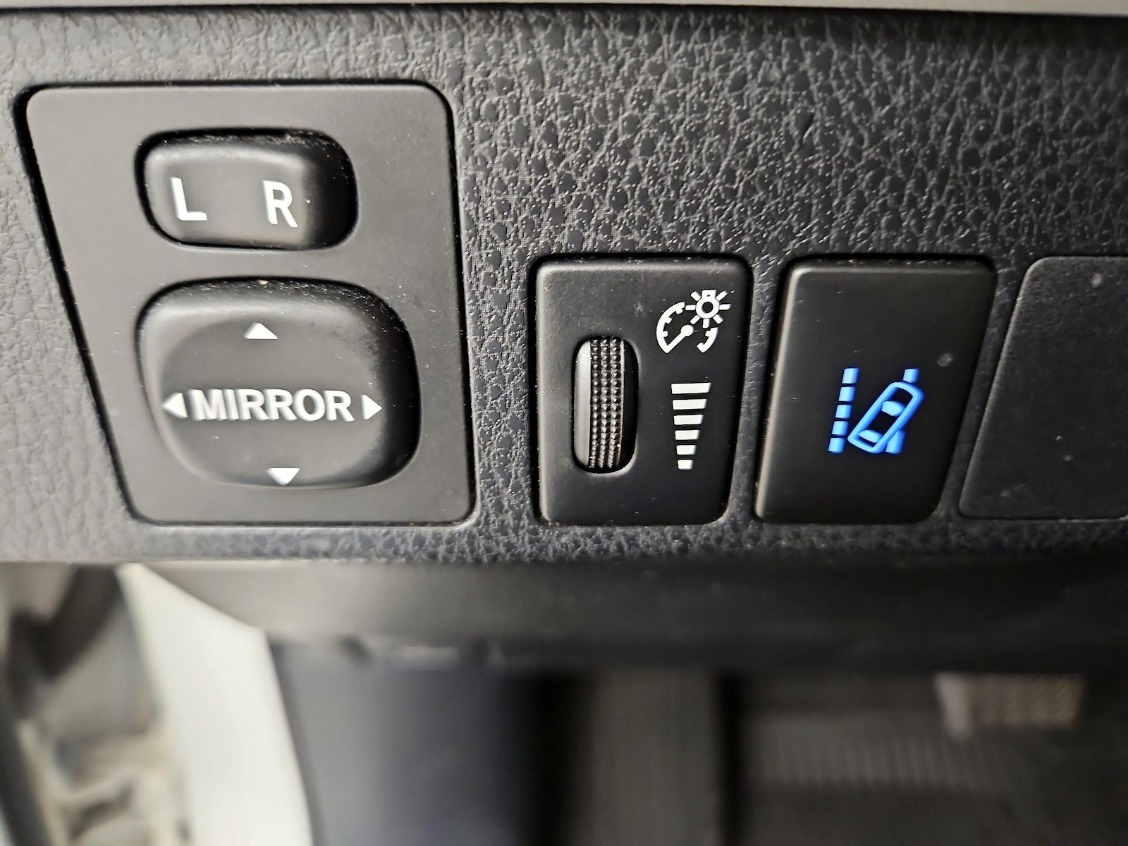 2017 Toyota RAV4 XLE - Photo 14