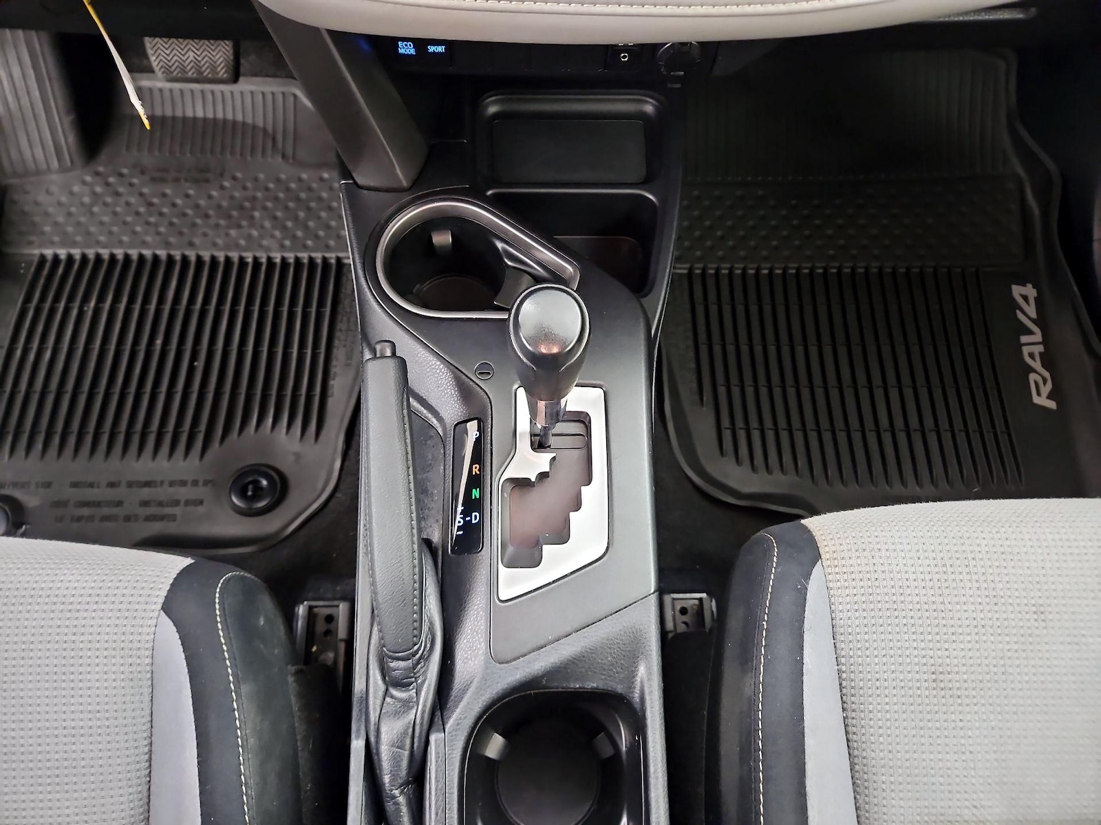 2017 Toyota RAV4 XLE - Photo 18