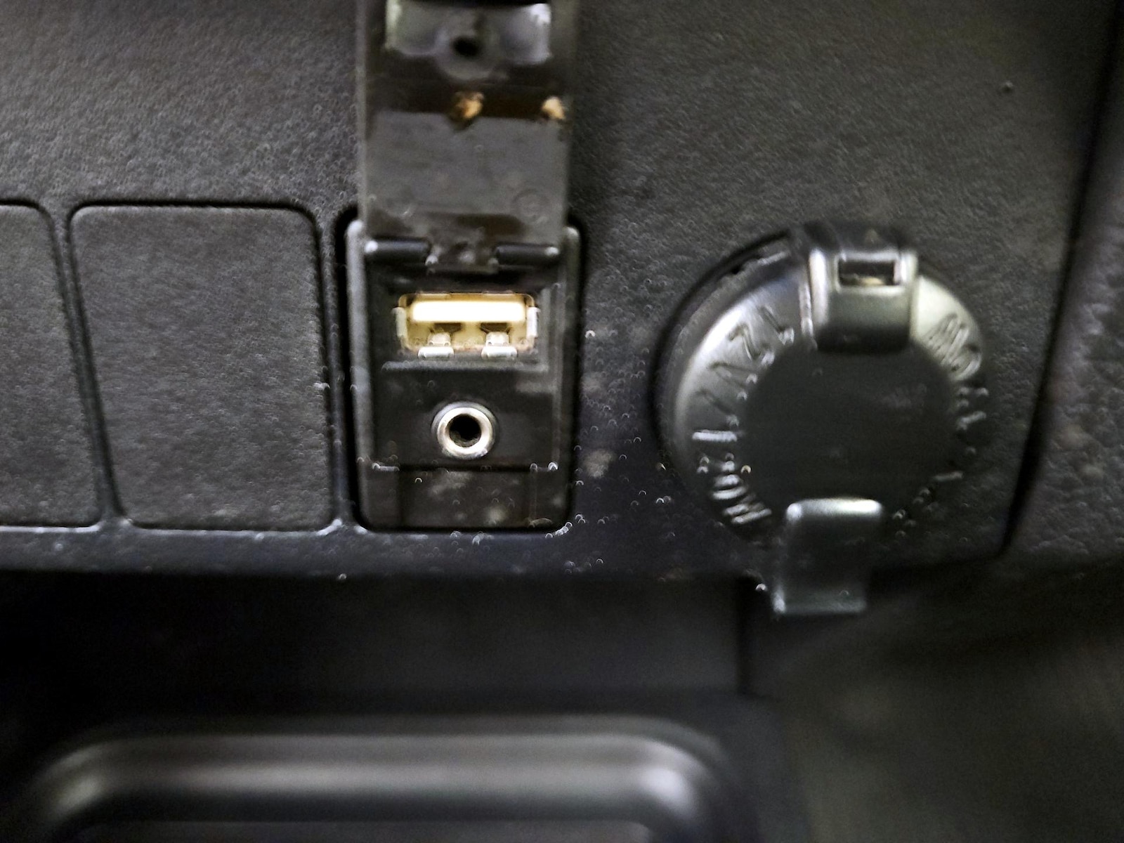 2017 Toyota RAV4 XLE - Photo 19