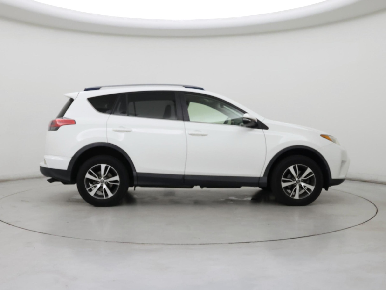 2017 Toyota RAV4 XLE - Photo 8