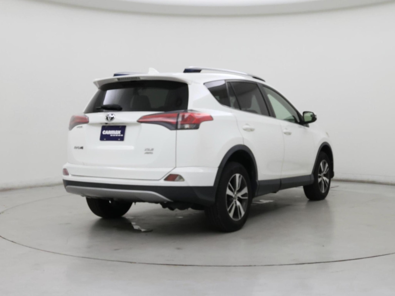 2017 Toyota RAV4 XLE - Photo 9