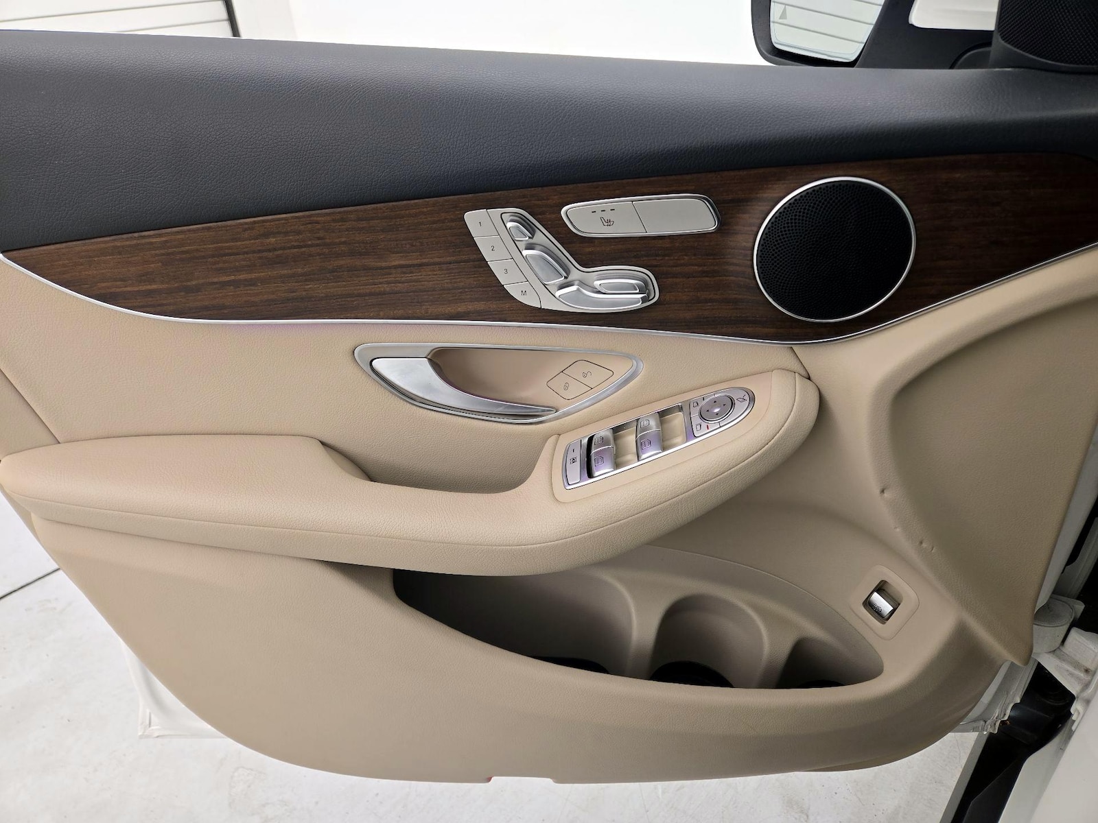 2022 Mercedes-Benz GLC GLC300 - Photo 13