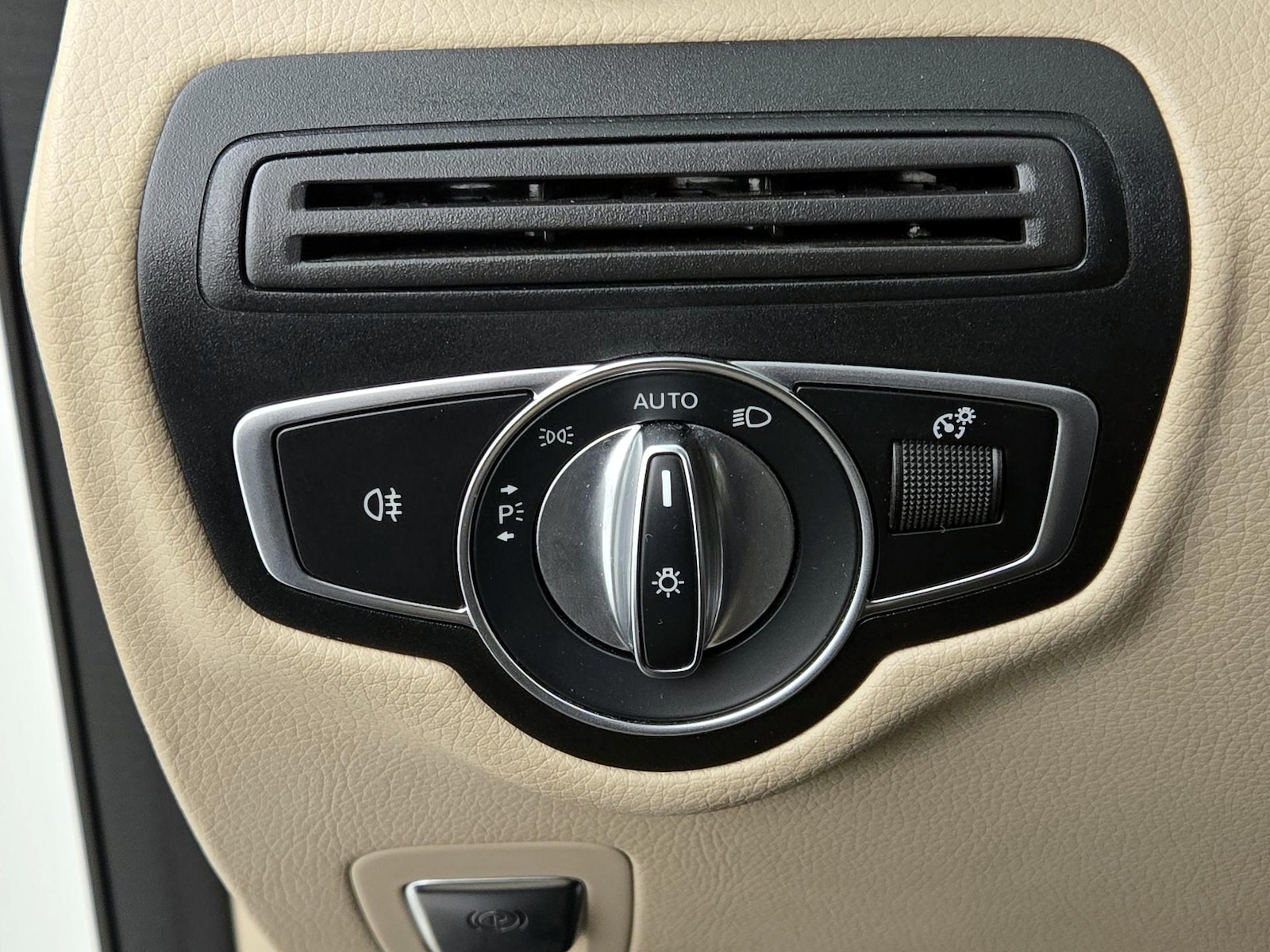 2022 Mercedes-Benz GLC GLC300 - Photo 14