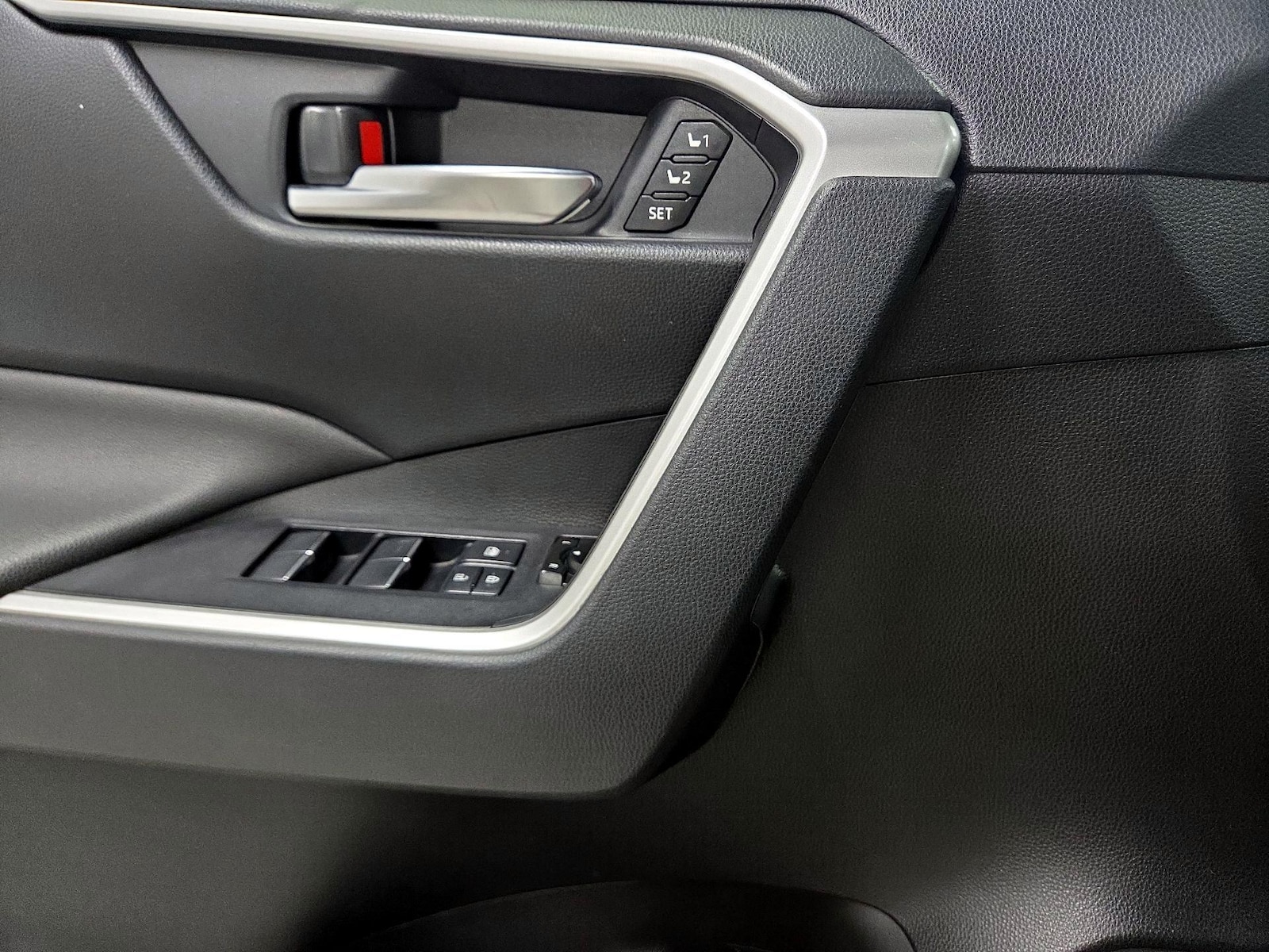 2021 Toyota RAV4 XLE Premium - Photo 13