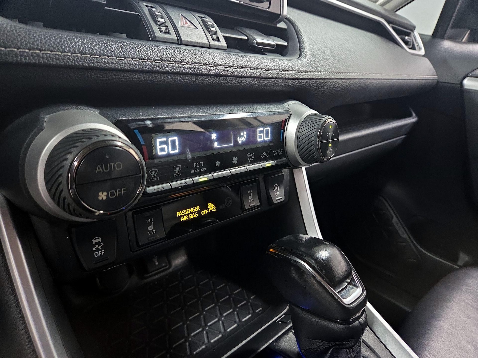 2021 Toyota RAV4 XLE Premium - Photo 16