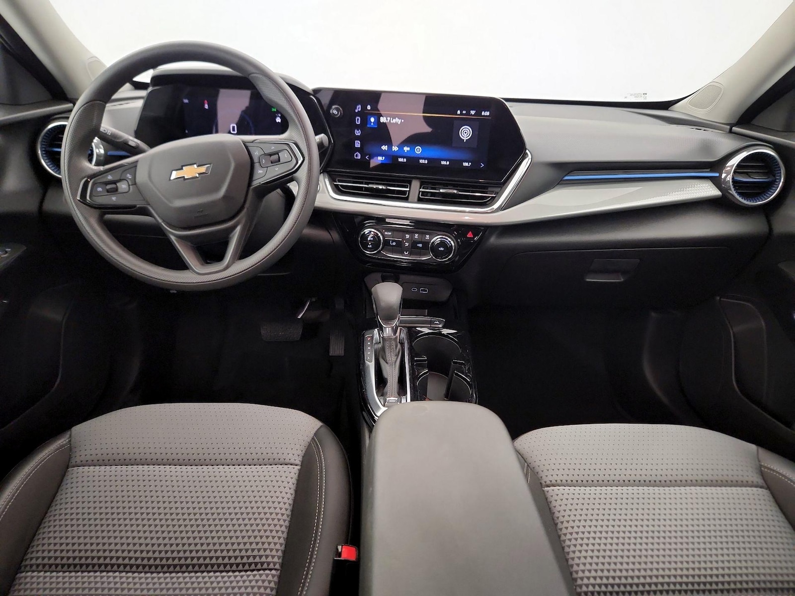 2025 Chevrolet Trax LT - Photo 10