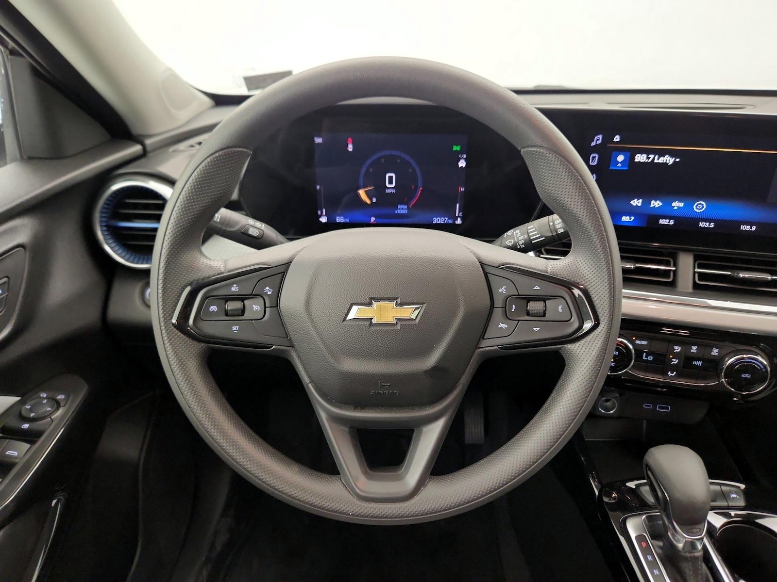 2025 Chevrolet Trax LT - Photo 11