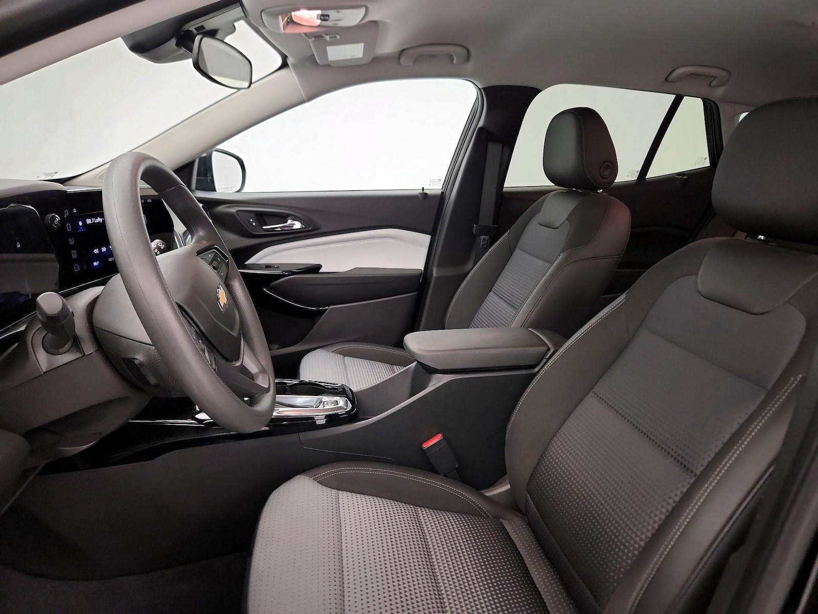 2025 Chevrolet Trax LT - Photo 12