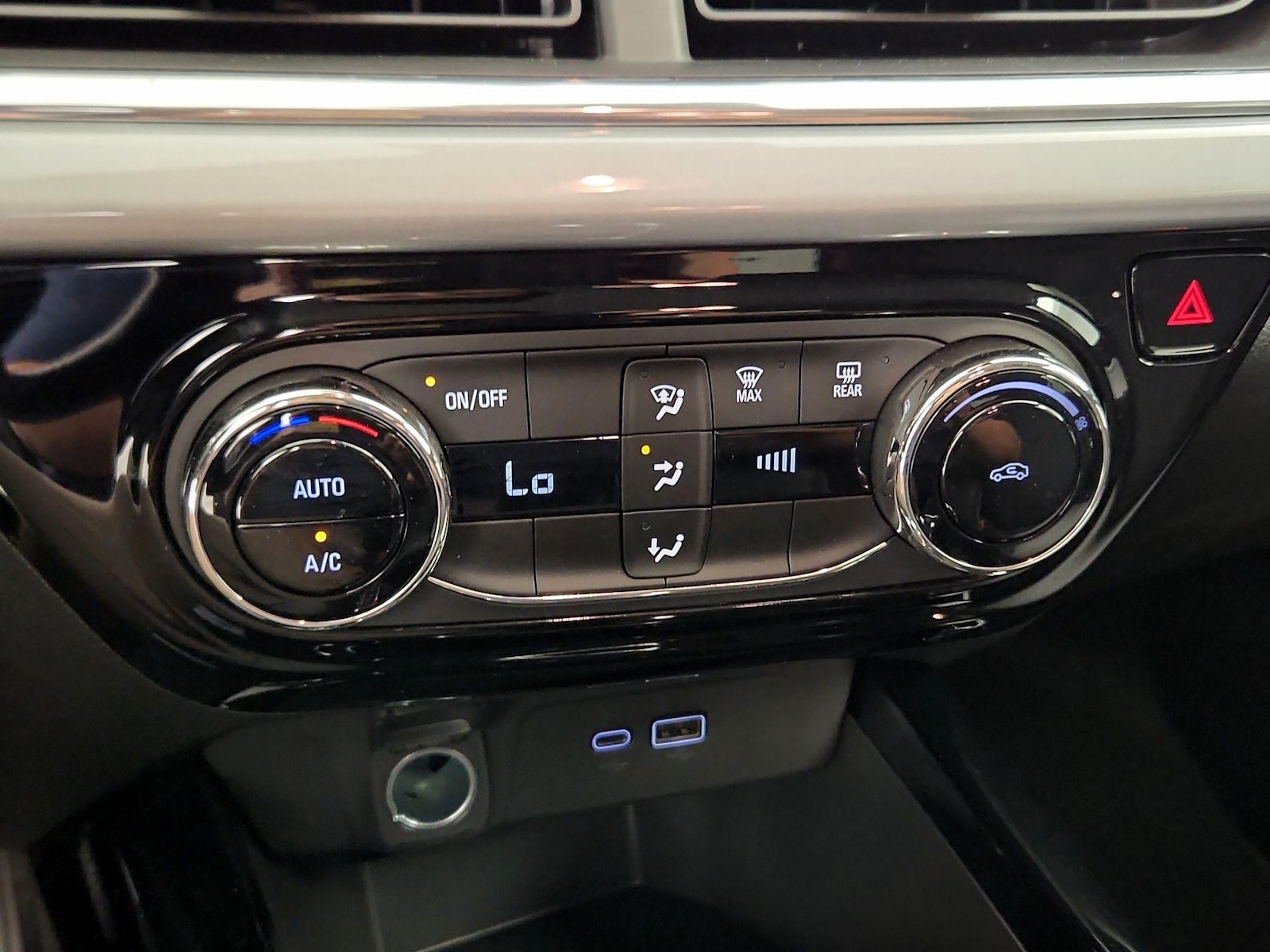 2025 Chevrolet Trax LT - Photo 17