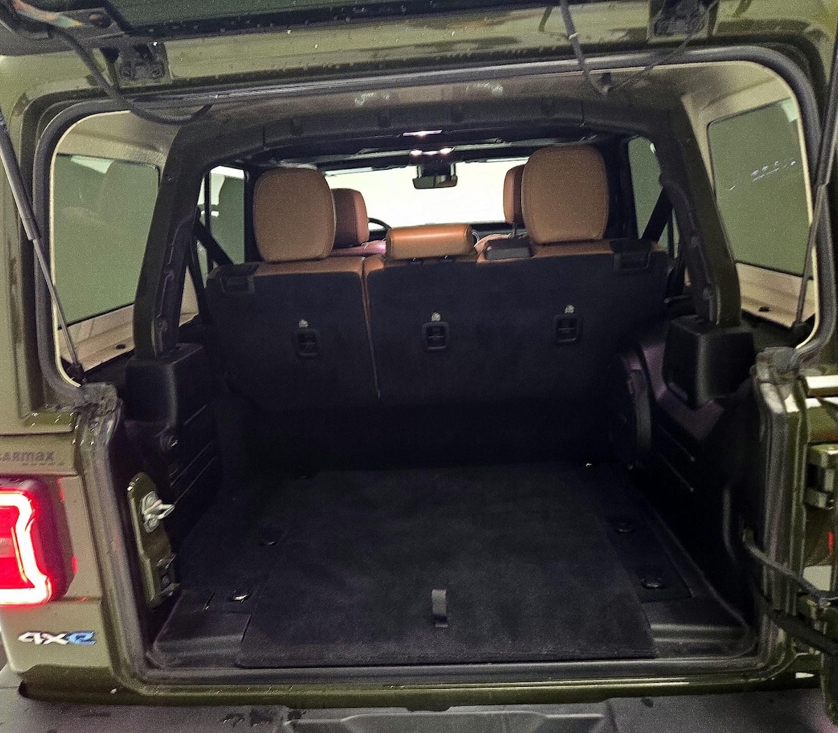 Trunk/Cargo (Seats Up)