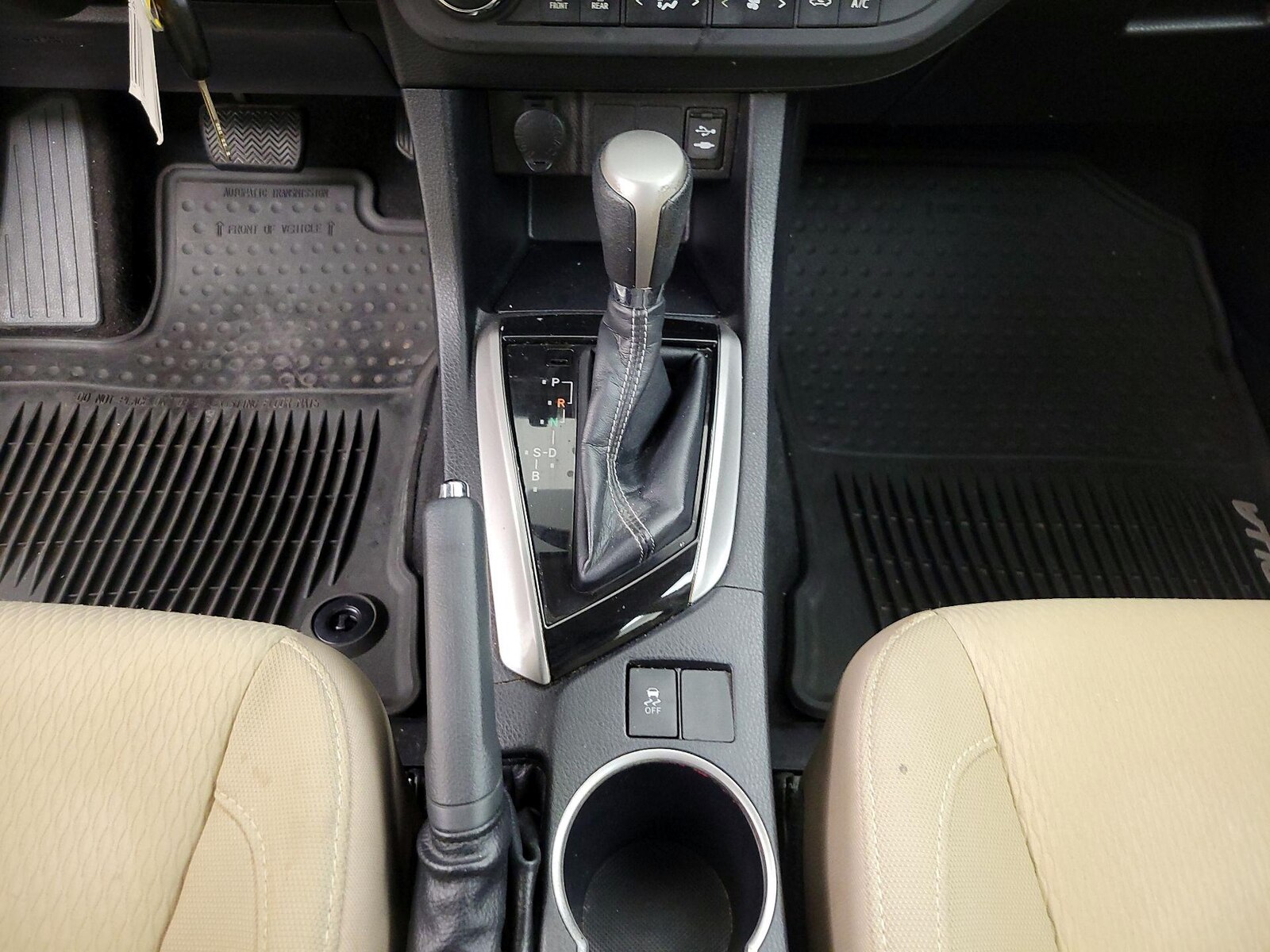 2014 Toyota Corolla LE - Photo 18