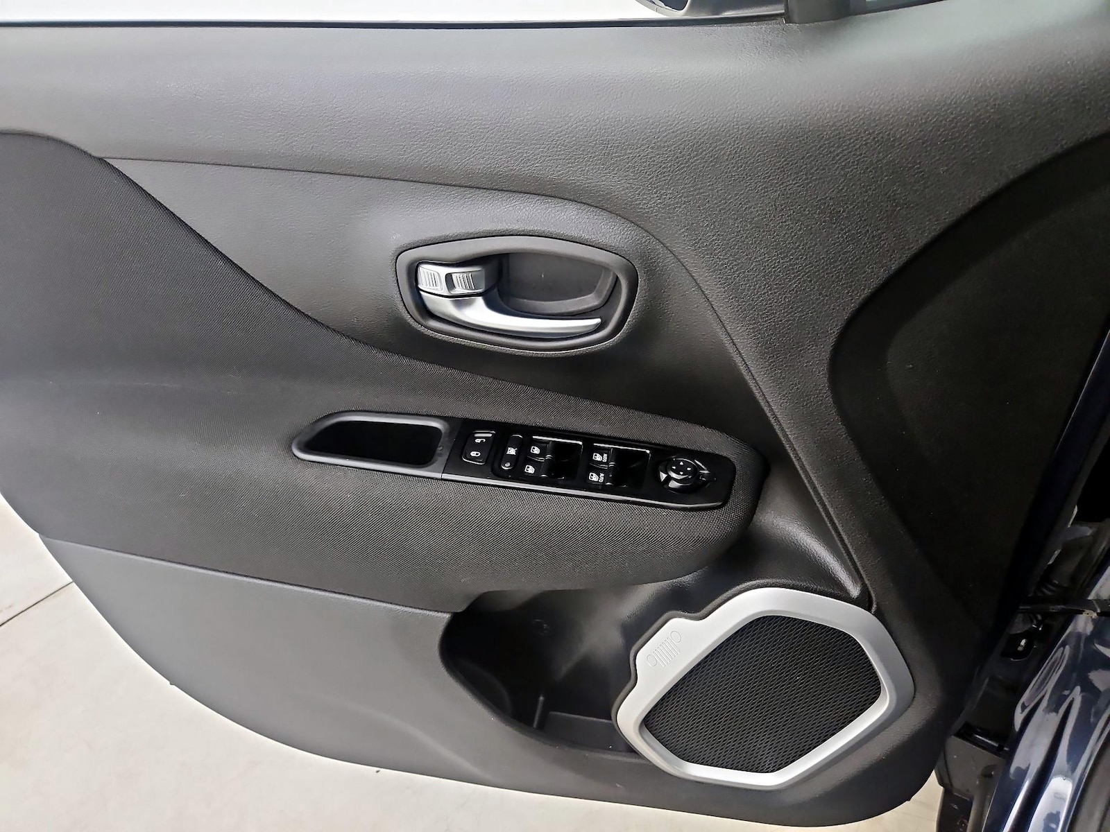 2021 Jeep Renegade Latitude - Photo 13
