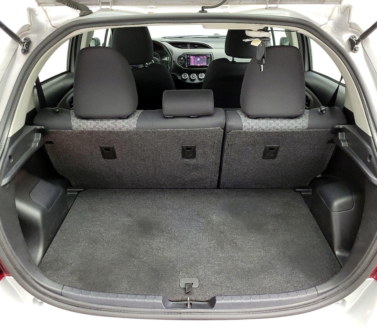 Trunk/Cargo (Seats Up)
