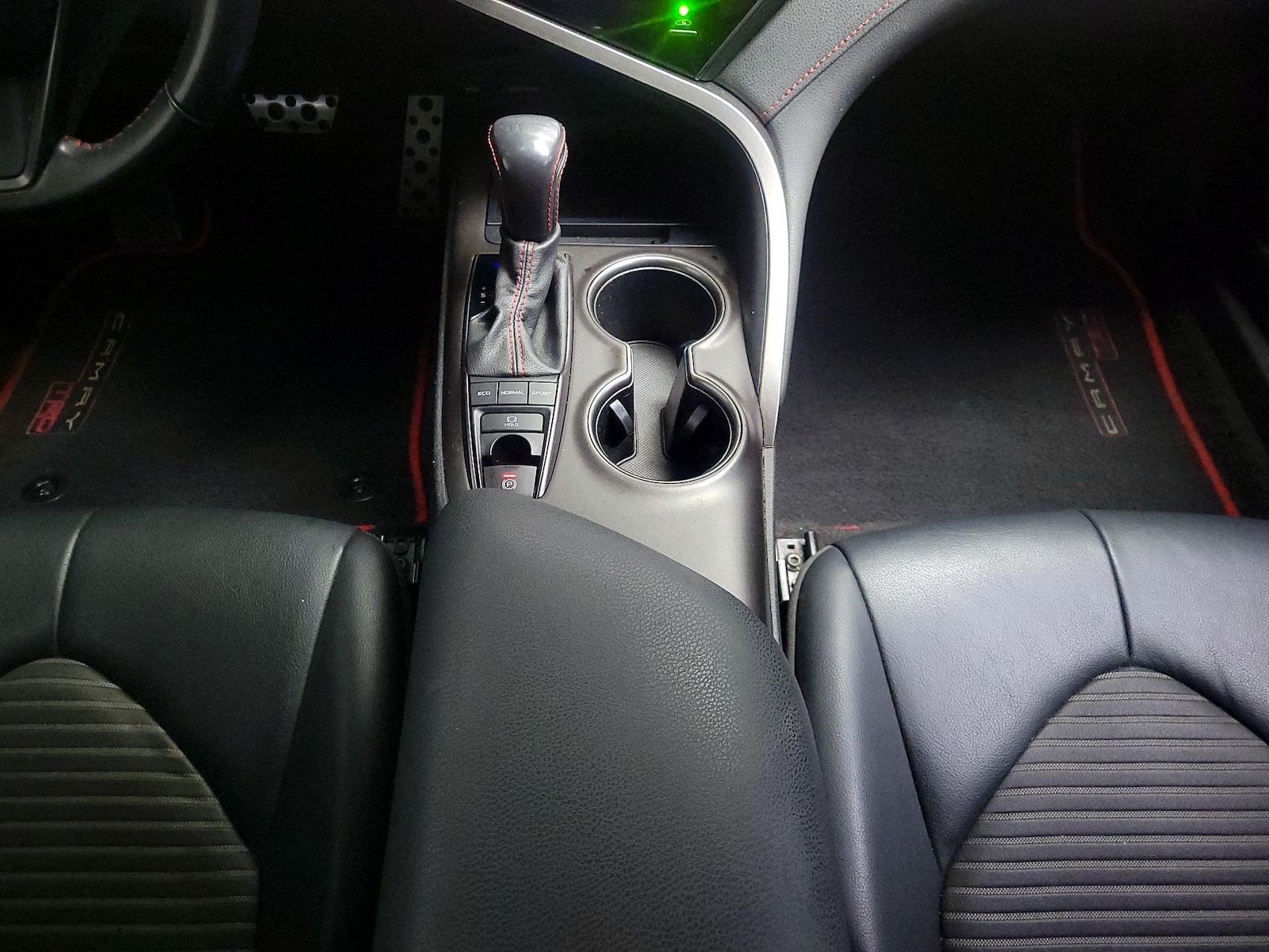 2022 Toyota Camry TRD - Photo 18