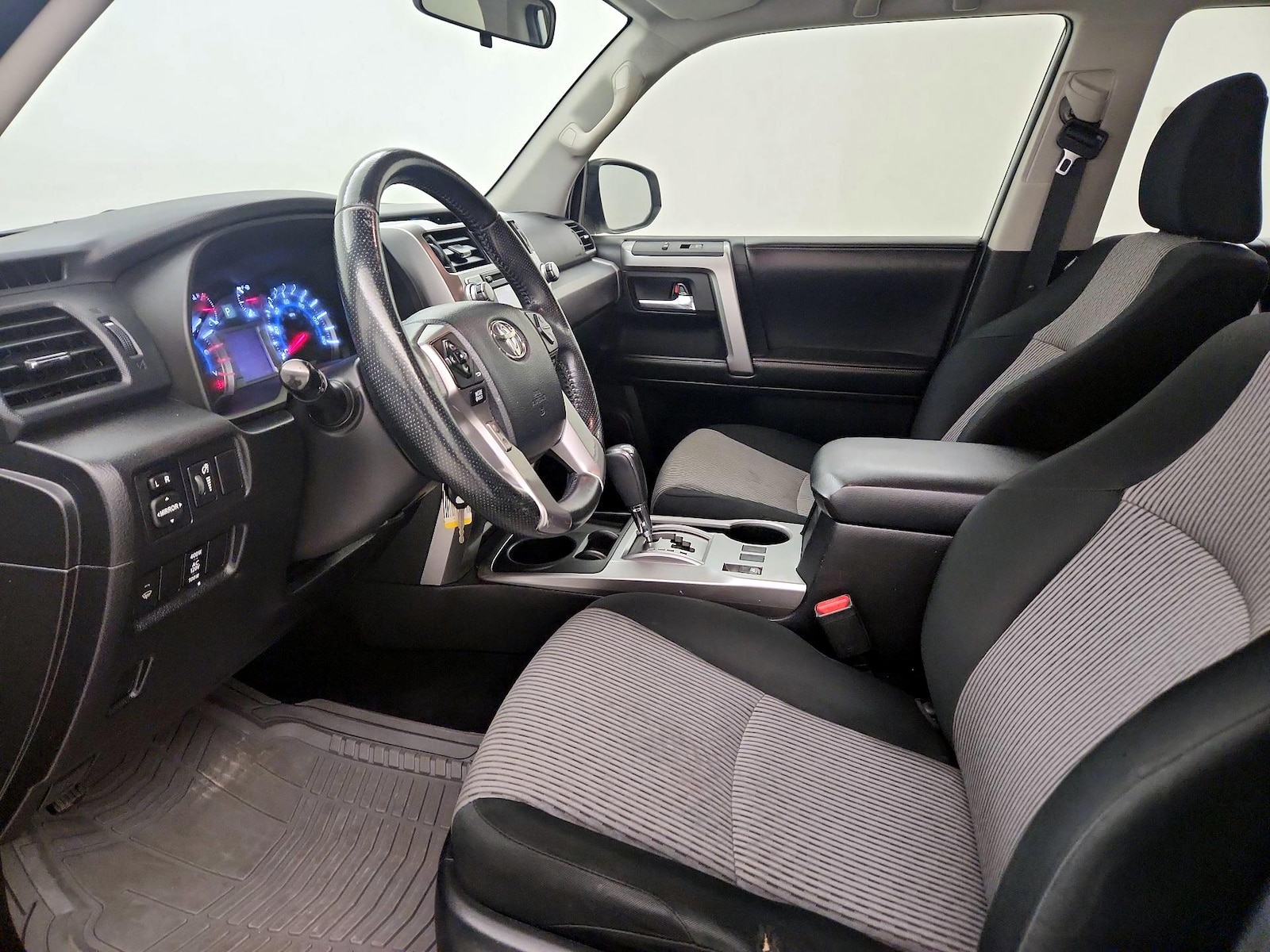 2016 Toyota 4Runner SR5 - Photo 12