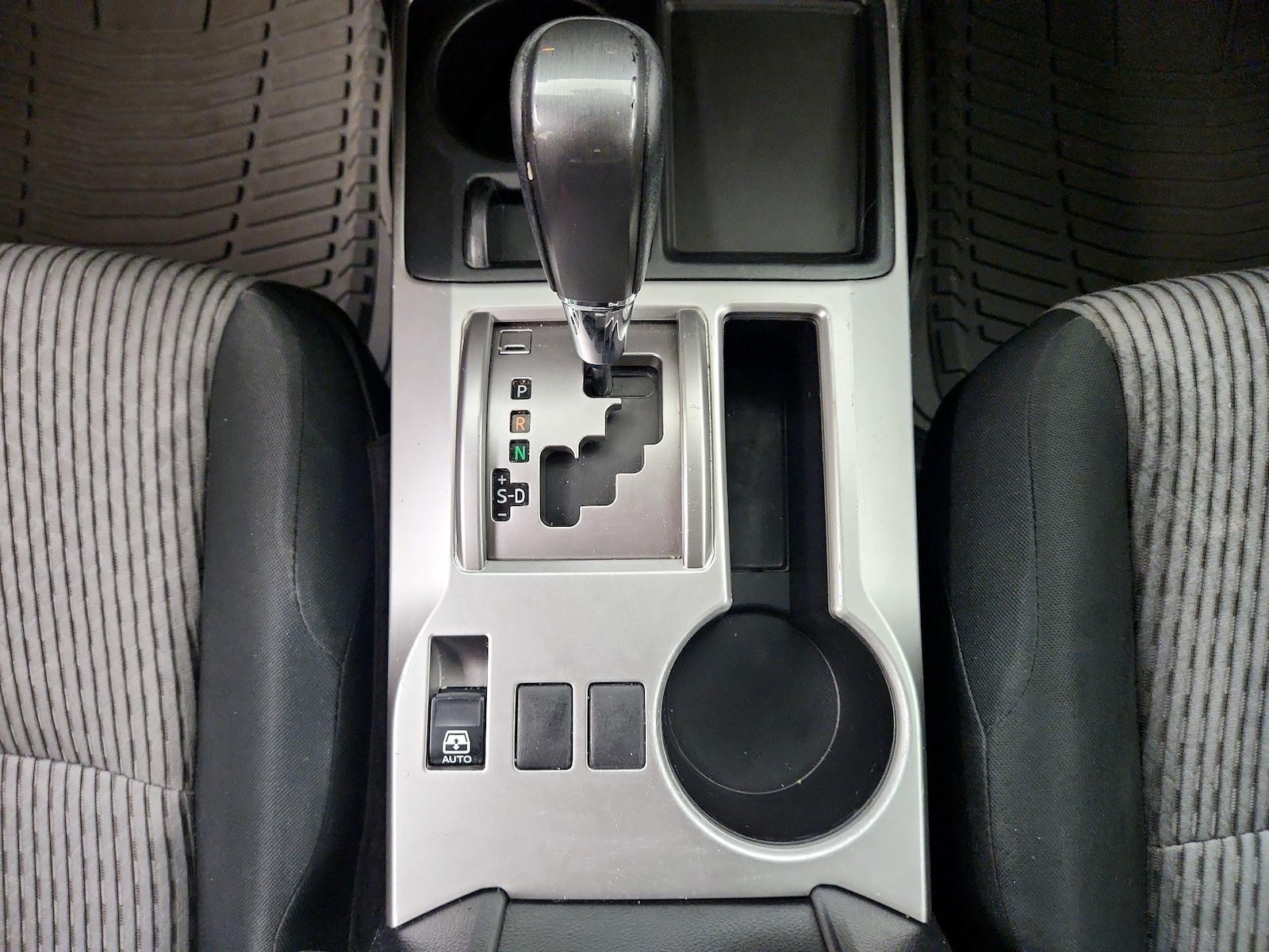 2016 Toyota 4Runner SR5 - Photo 18