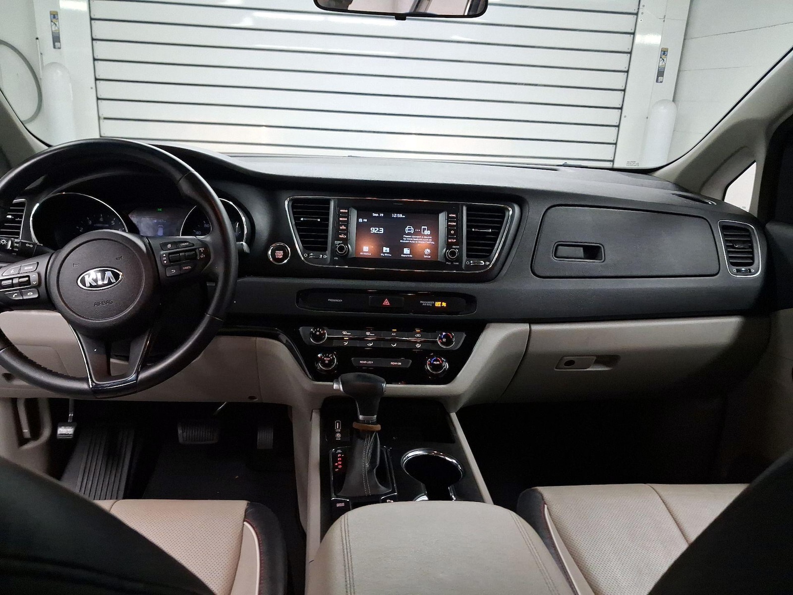 2020 Kia Sedona EX - Photo 10