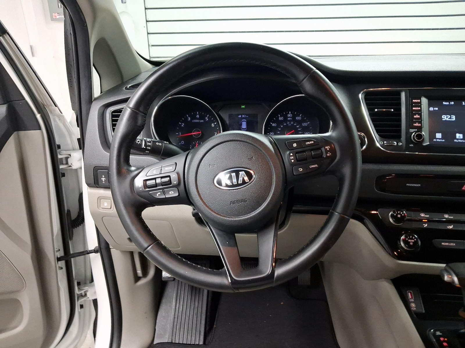 2020 Kia Sedona EX - Photo 11