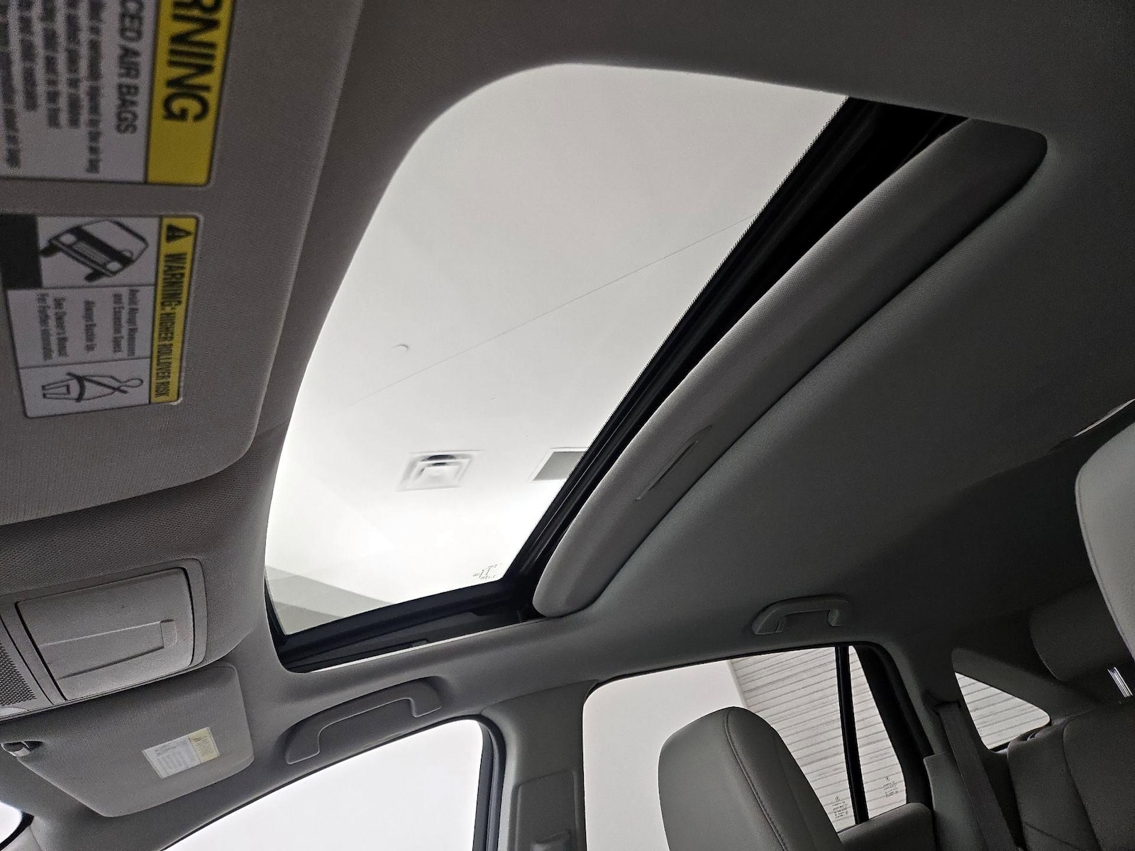 Sunroof(s) & Overhead Airbags