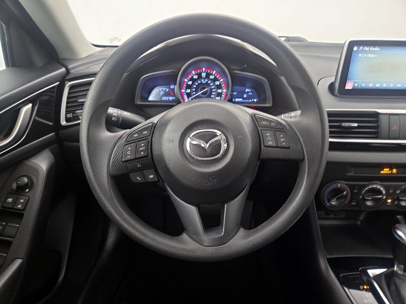2015 Mazda MAZDA3 i Sport - Photo 11
