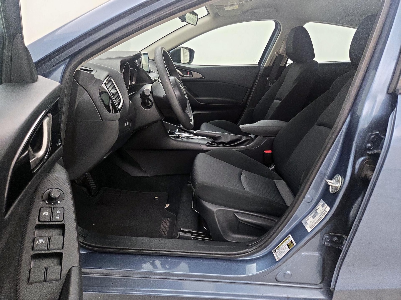 2015 Mazda MAZDA3 i Sport - Photo 12
