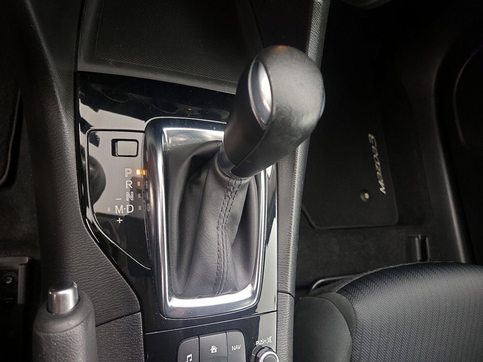 2015 Mazda MAZDA3 i Sport - Photo 17