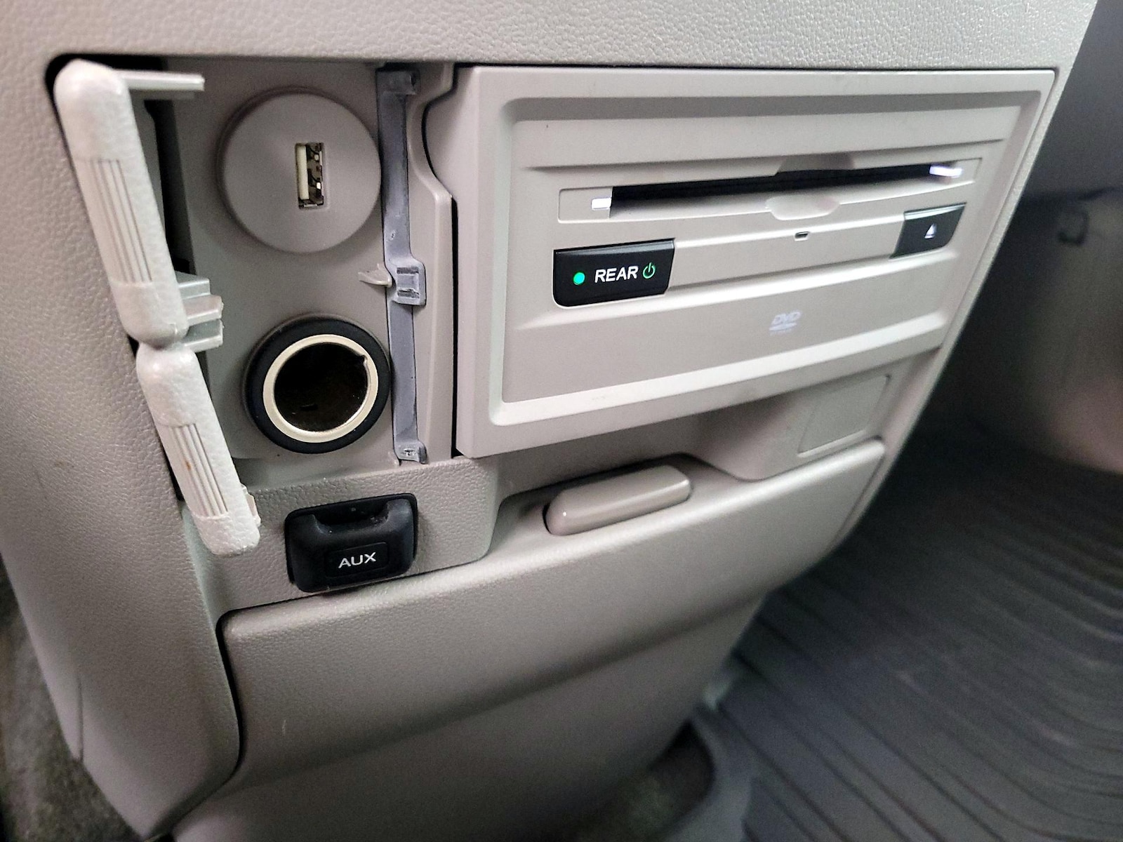2016 Honda Odyssey SE - Photo 19