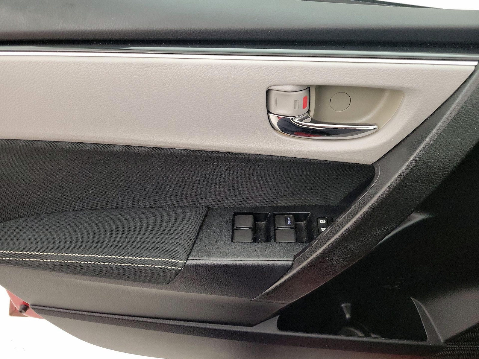 2019 Toyota Corolla LE - Photo 13