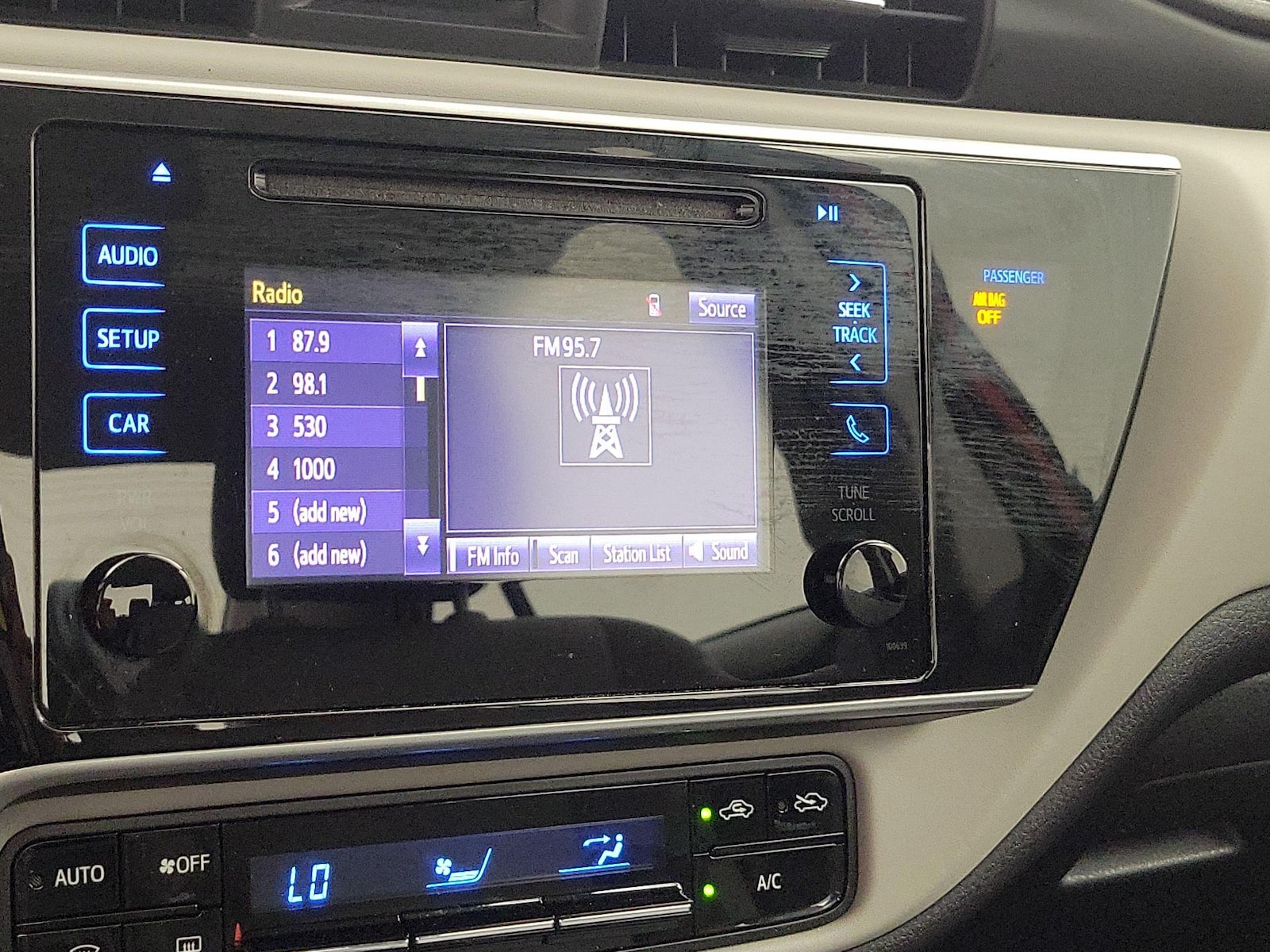 2019 Toyota Corolla LE - Photo 16