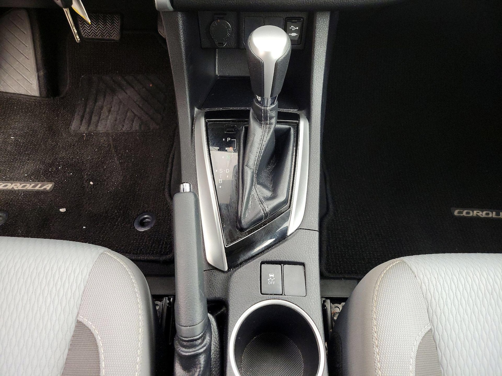 2019 Toyota Corolla LE - Photo 18