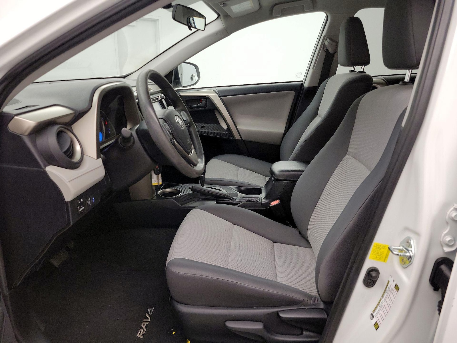 2014 Toyota RAV4 LE - Photo 12