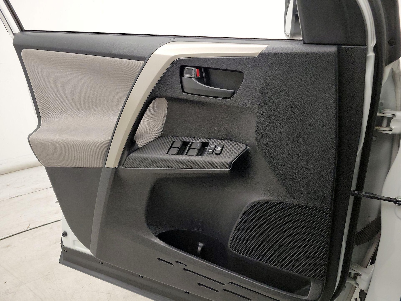 2014 Toyota RAV4 LE - Photo 13