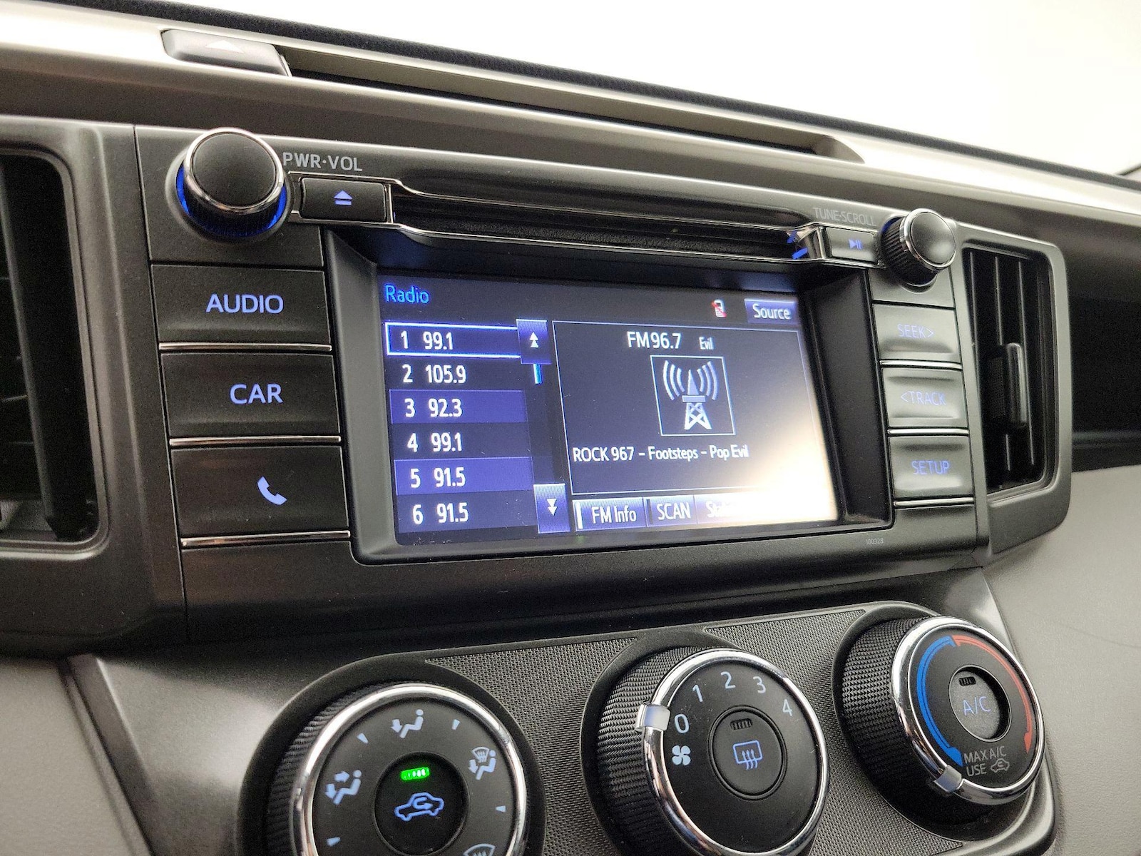 2014 Toyota RAV4 LE - Photo 16