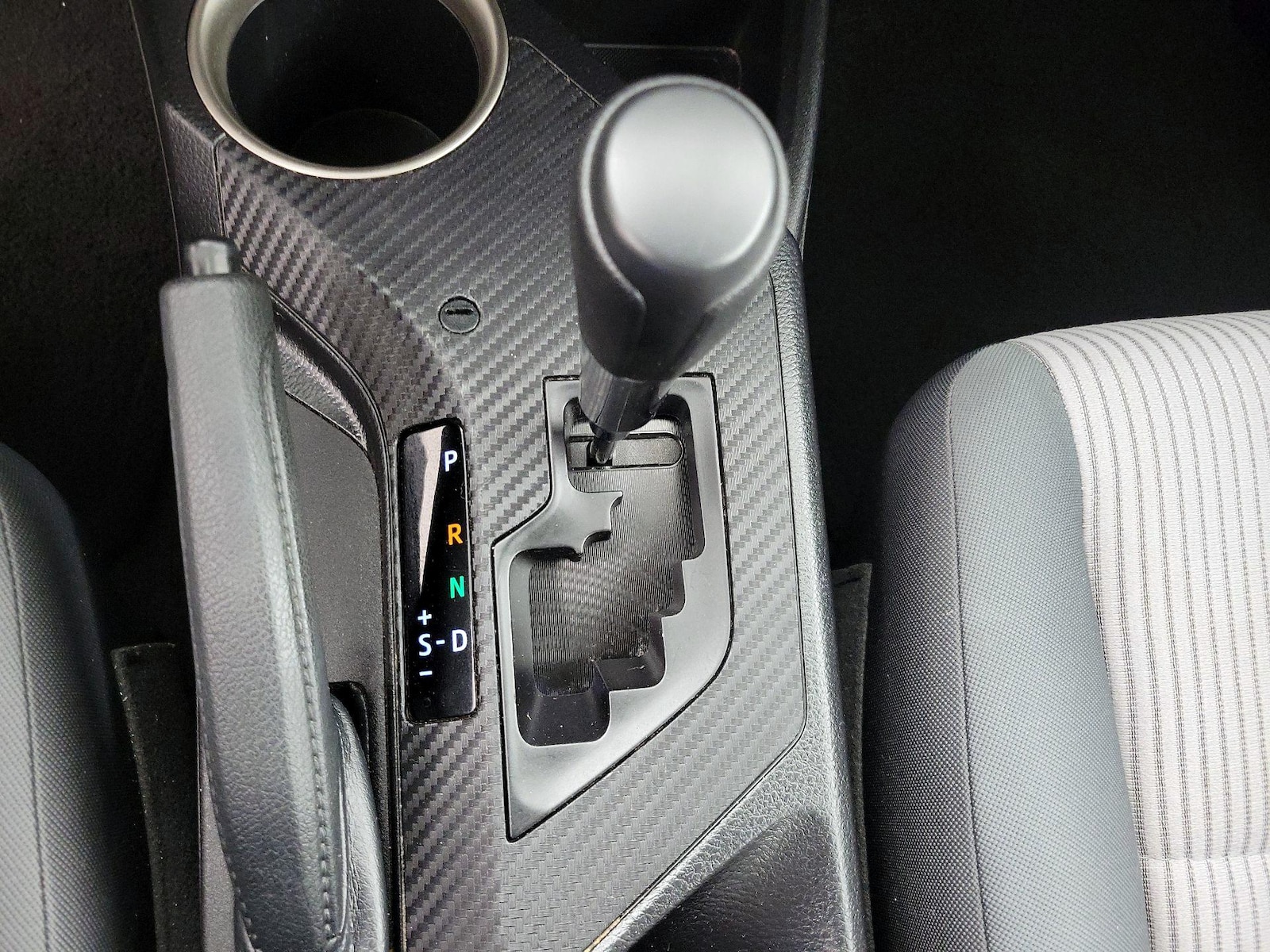 2014 Toyota RAV4 LE - Photo 18