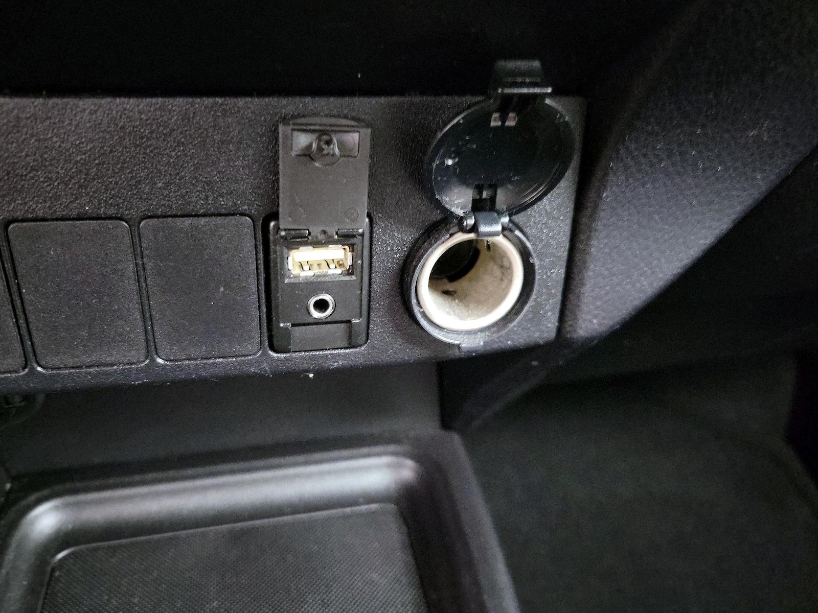 2014 Toyota RAV4 LE - Photo 19