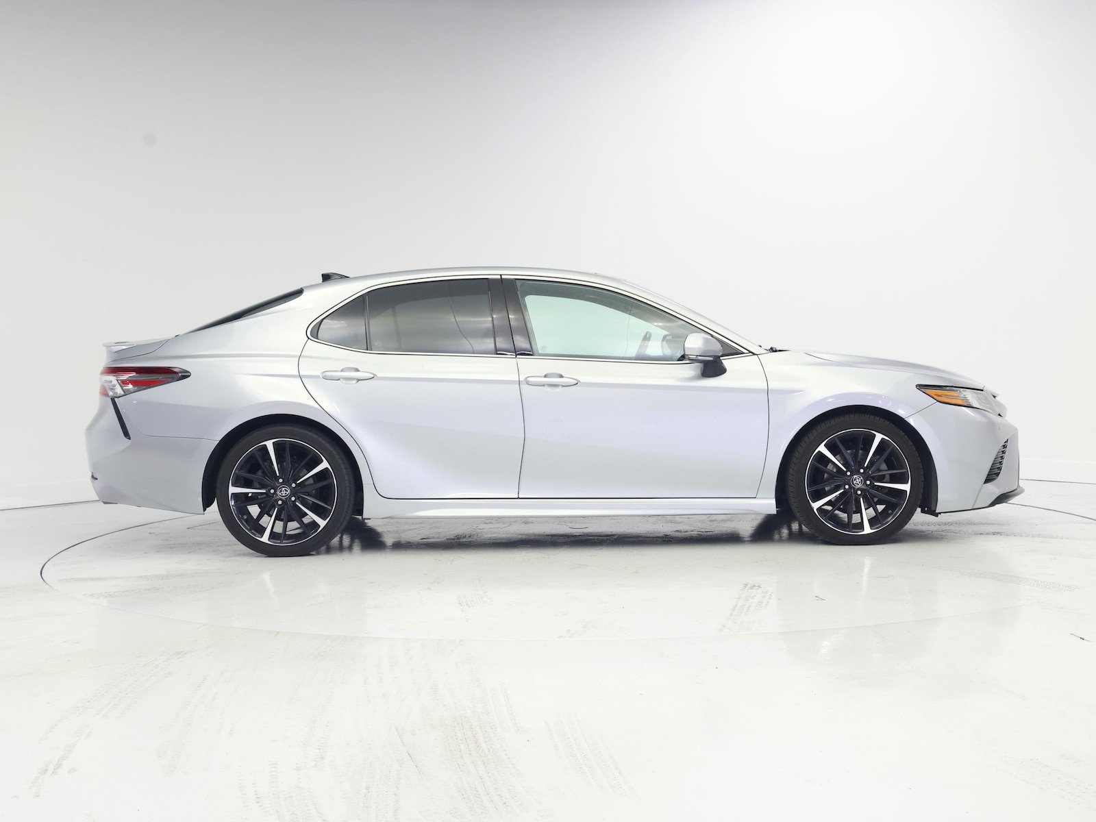 2019 Toyota Camry XSE - Photo 8