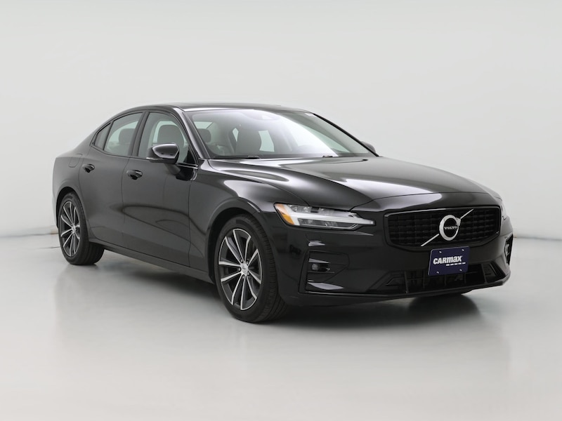 2022 Volvo S60 B5 Momentum