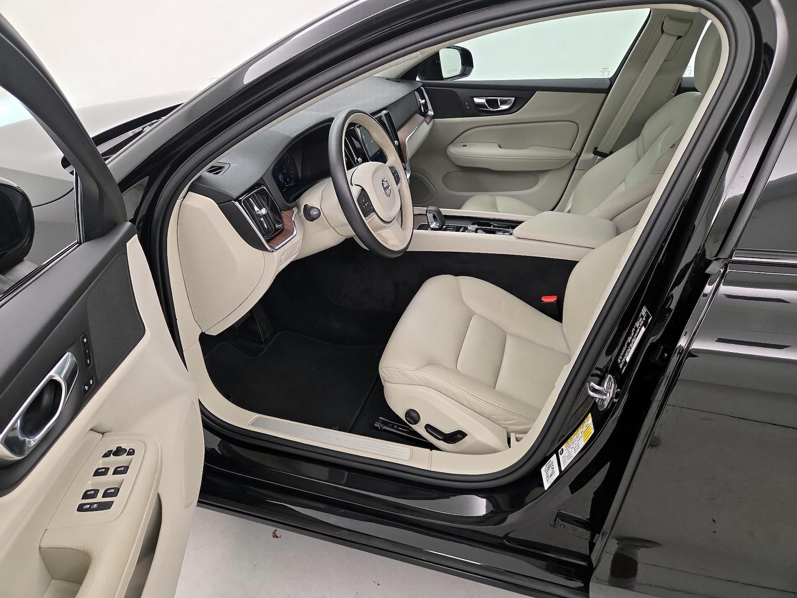 2022 Volvo S60 Momentum - Photo 12