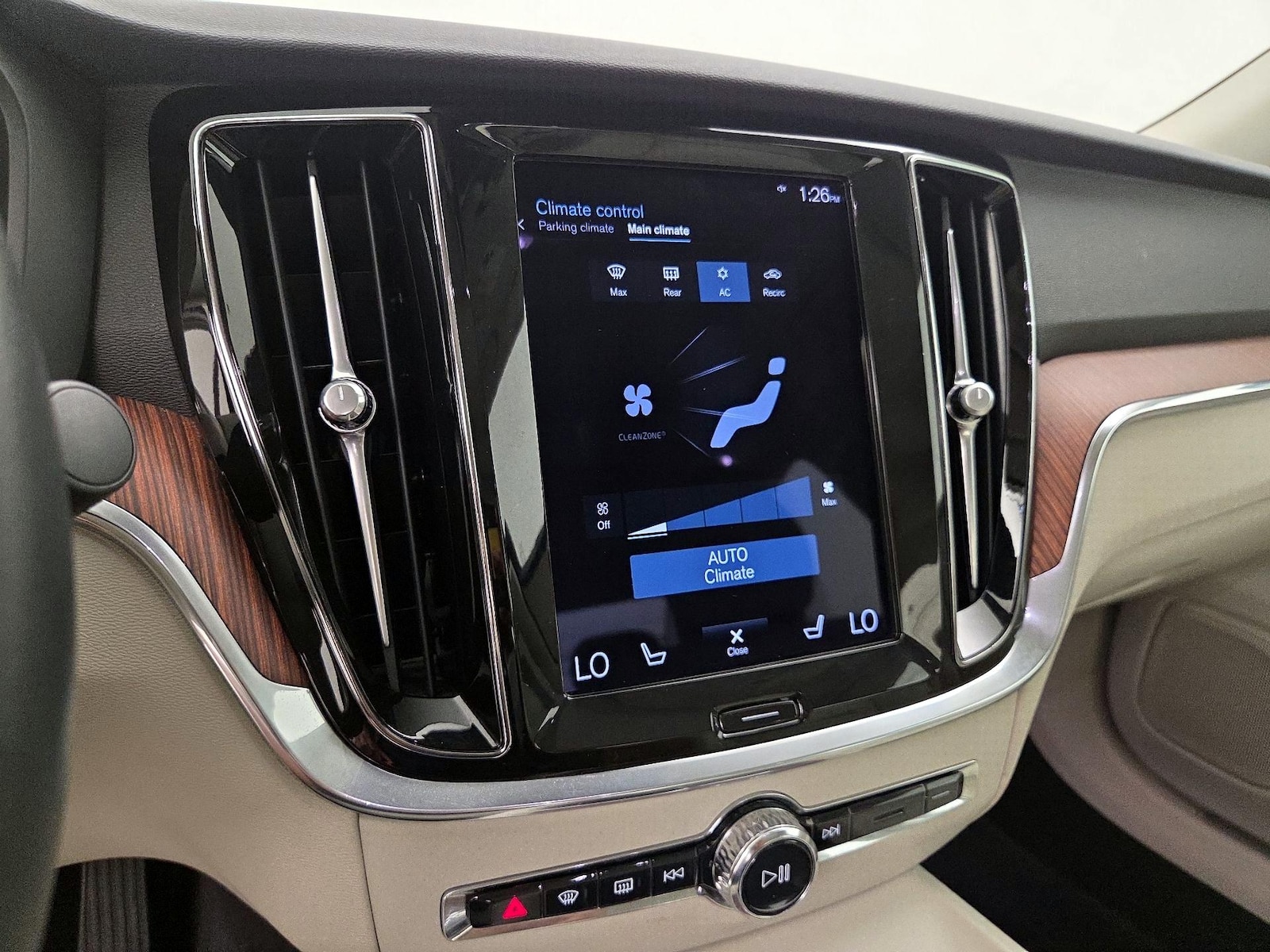2022 Volvo S60 Momentum - Photo 18