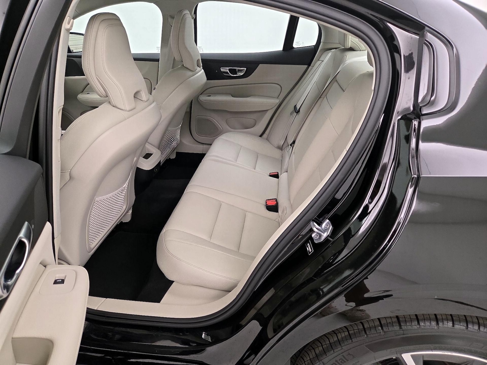2022 Volvo S60 Momentum - Photo 22