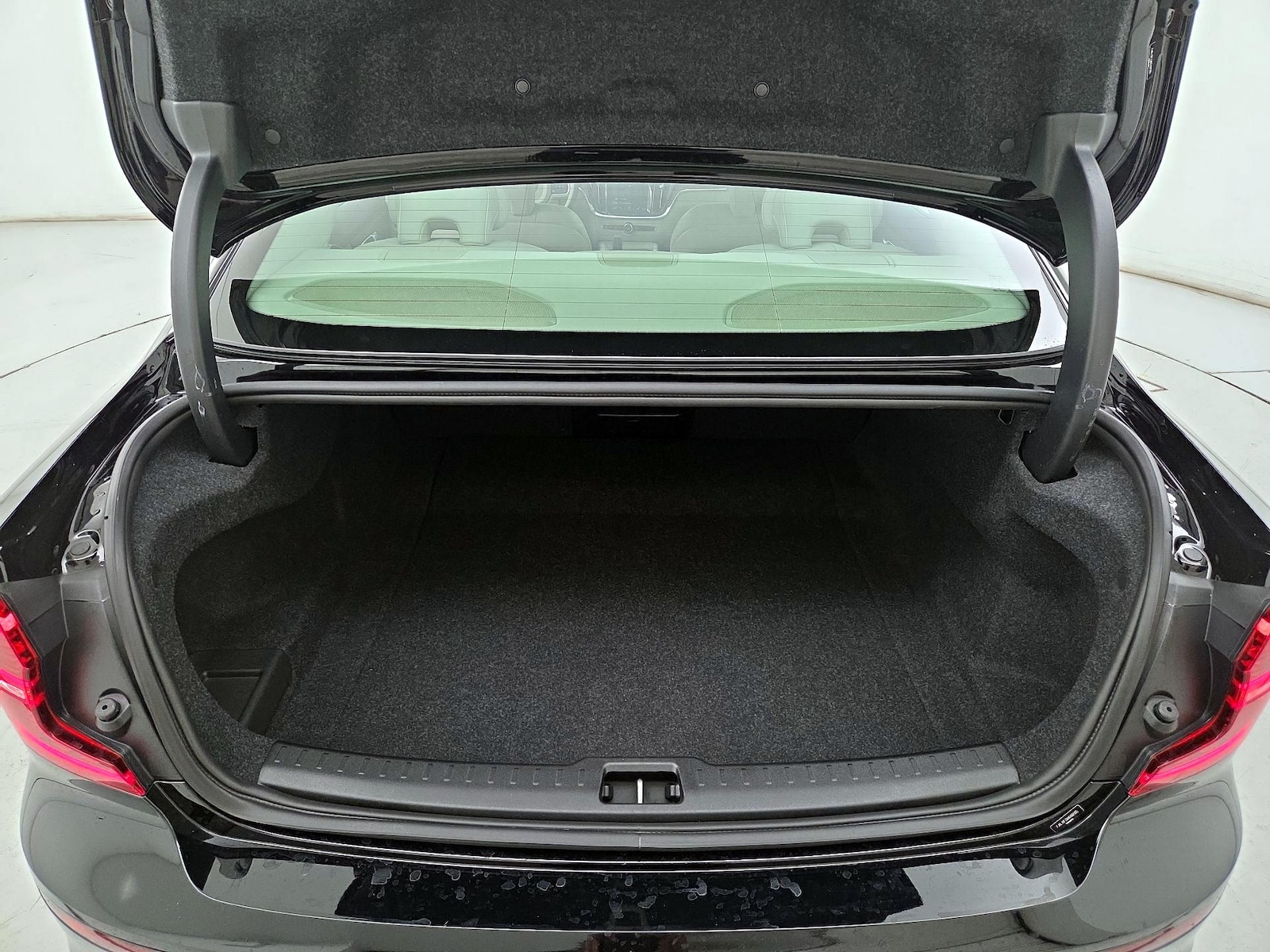 2022 Volvo S60 Momentum - Photo 23