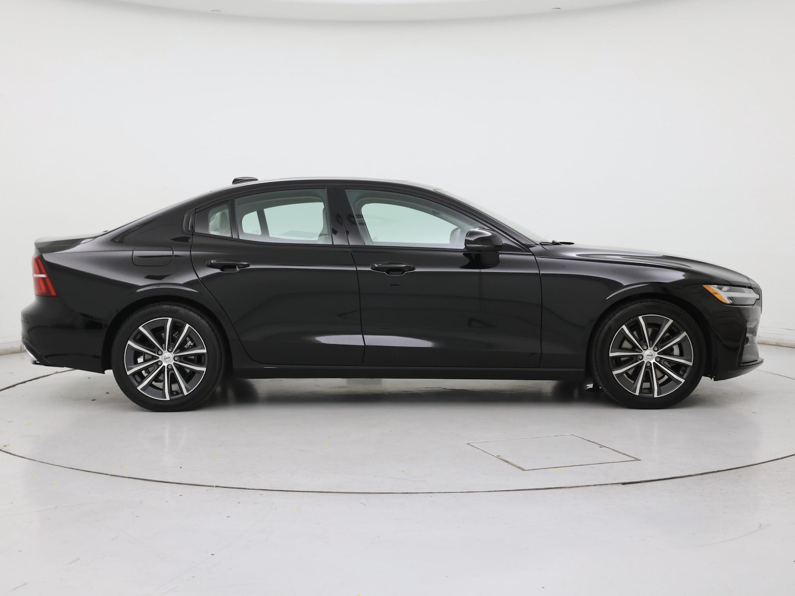 2022 Volvo S60 Momentum - Photo 8